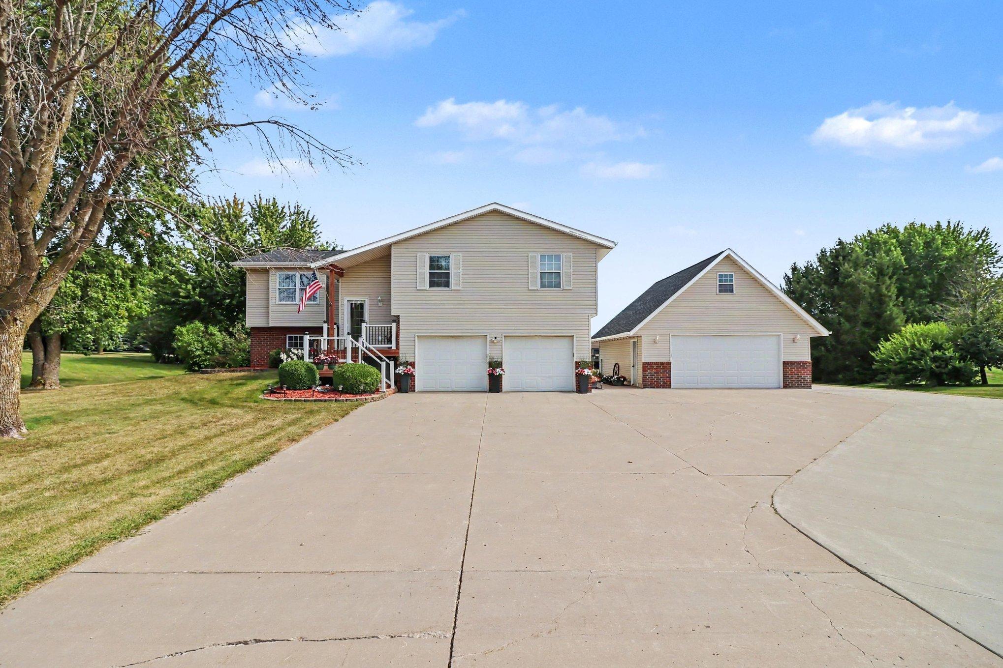 781 Hillside Avenue SW — photo