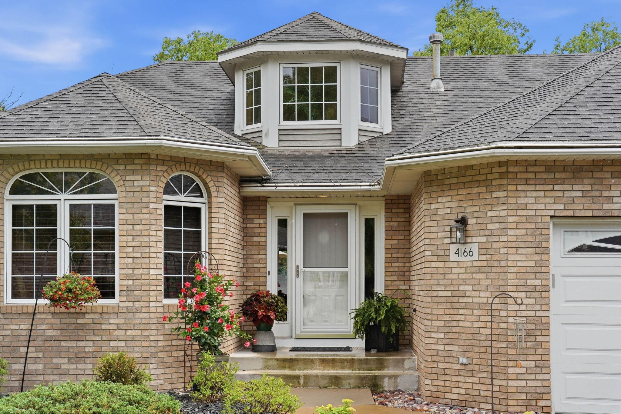 4166 Thornhill Lane — photo