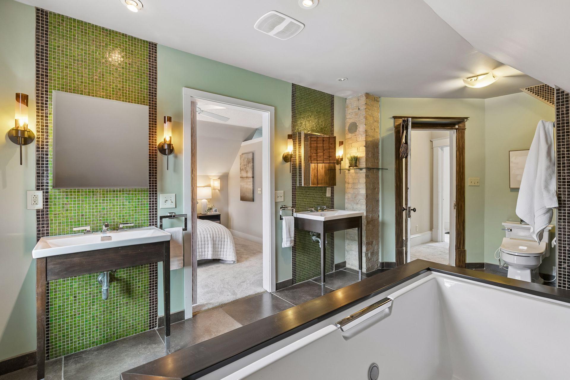 30 22nd Avenue NE — photo
