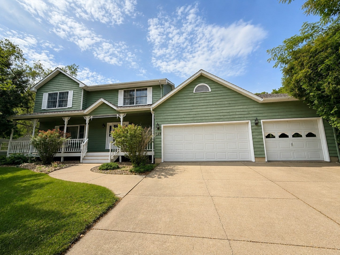 225 Oak Leaf Drive — photo