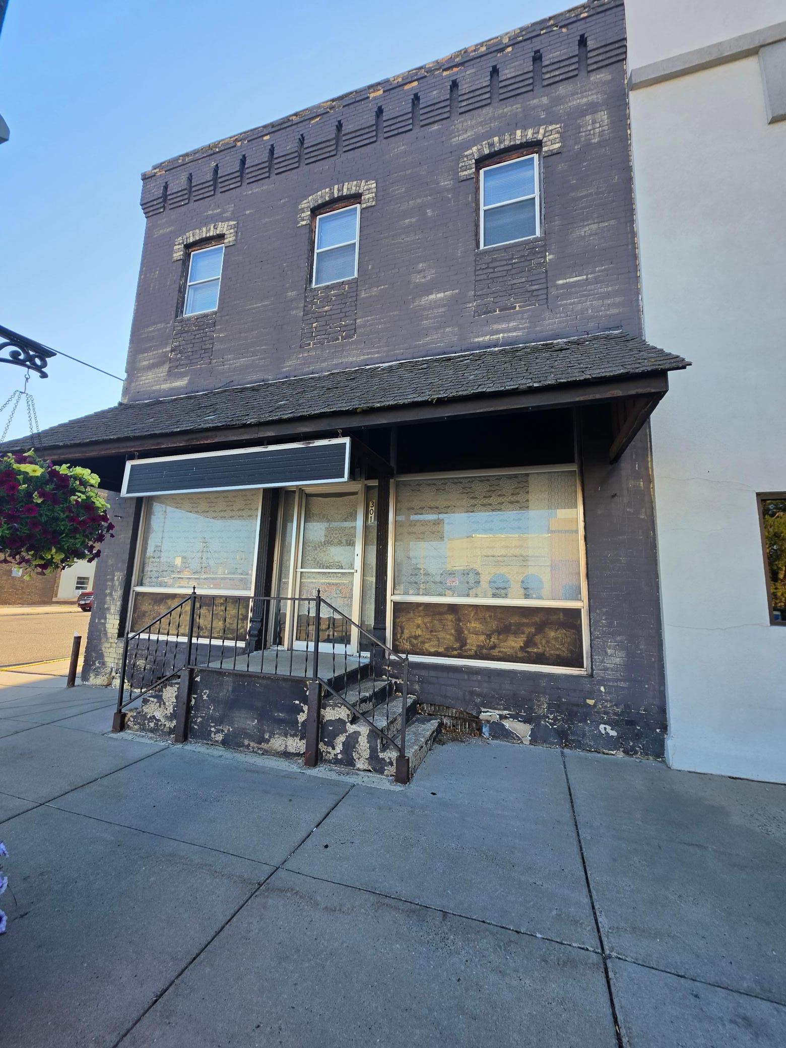 301 Degraff Avenue — photo