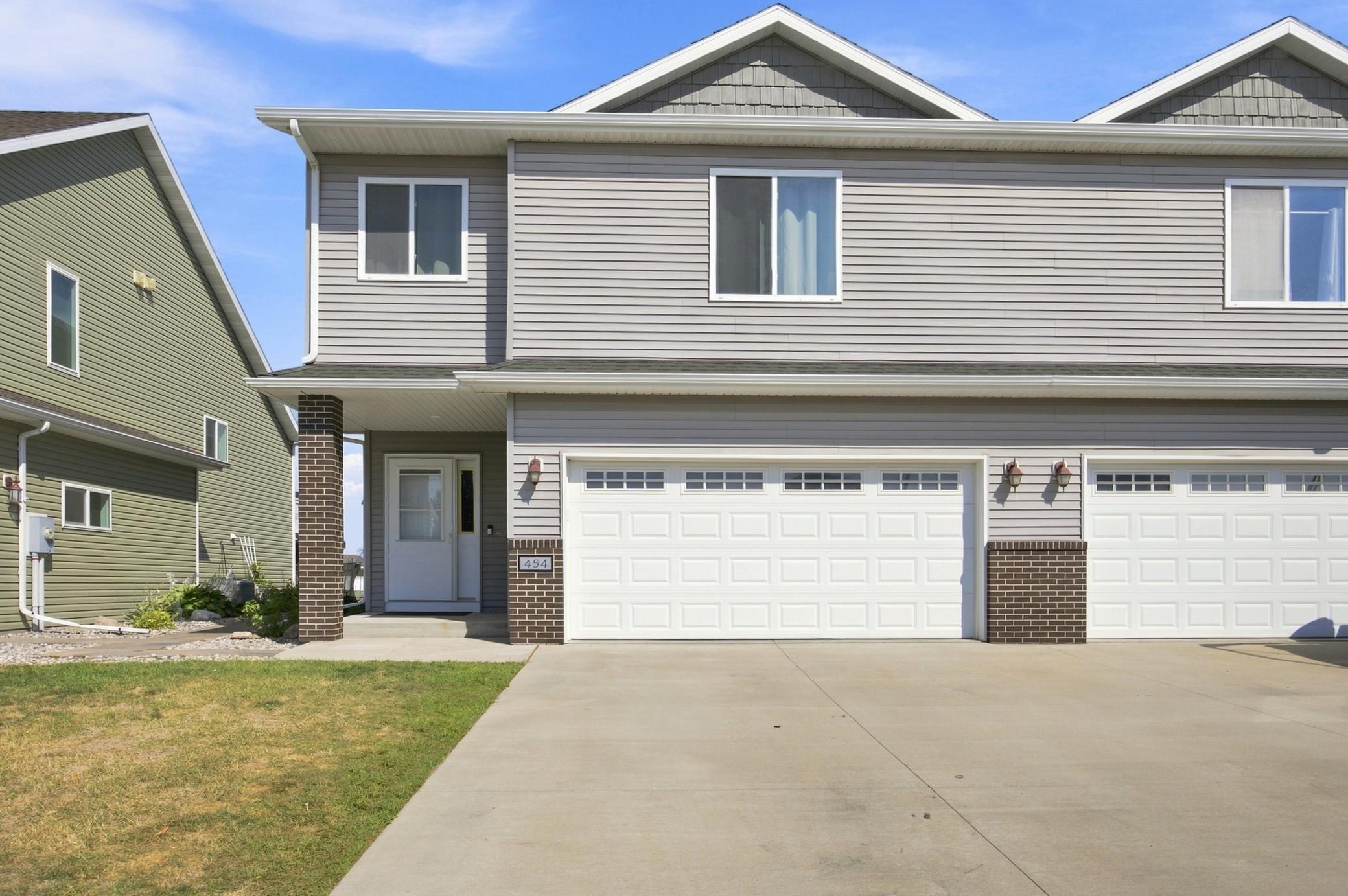 454 Foxtail Drive E — photo