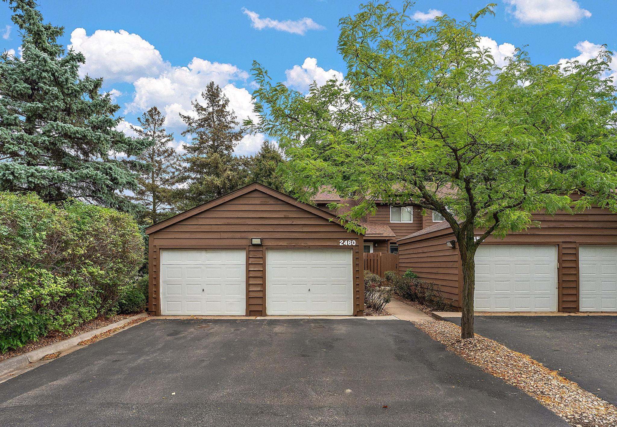 2460 Crestwood Drive — photo