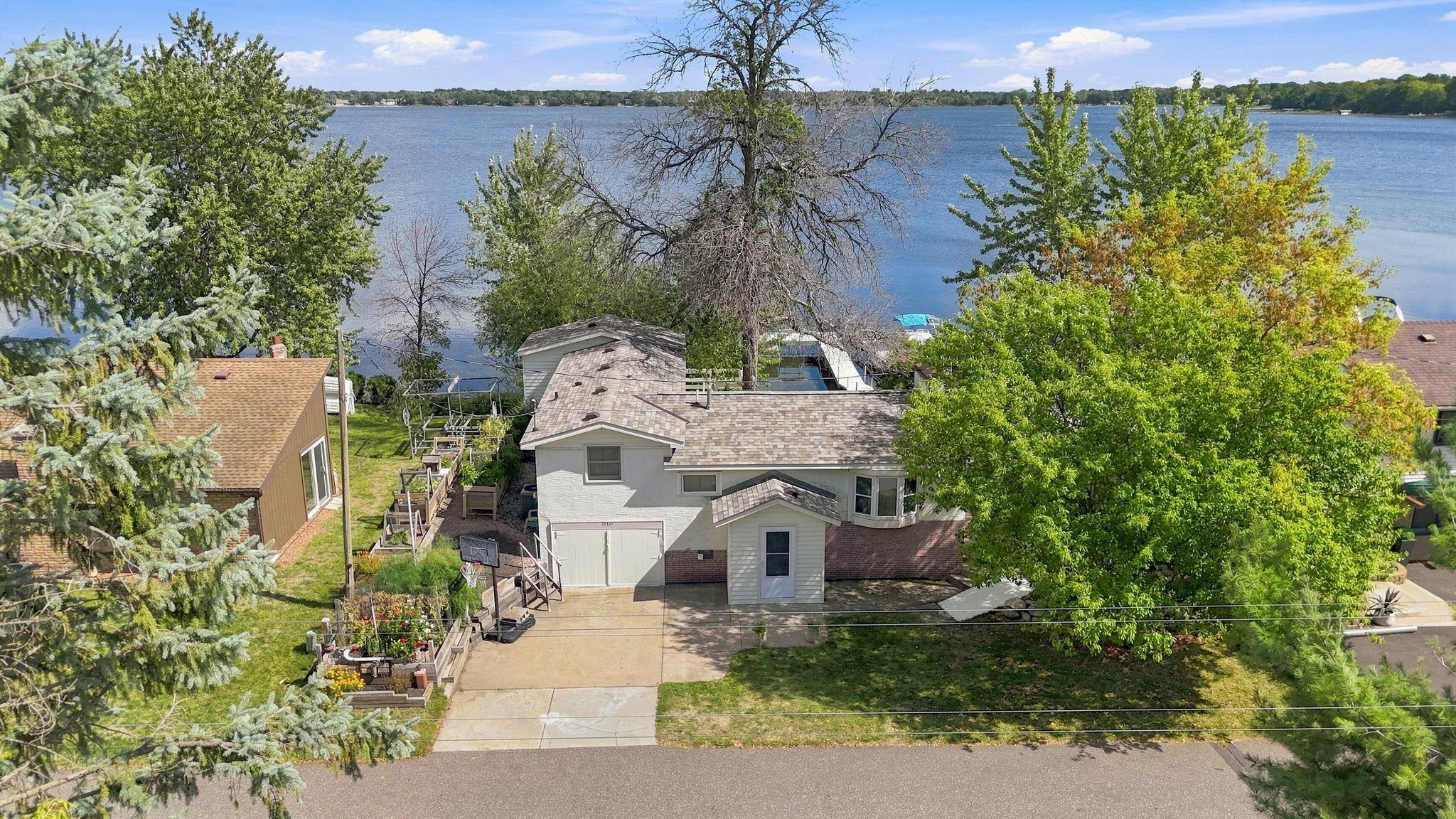 21327 Old Lake George Blvd — photo
