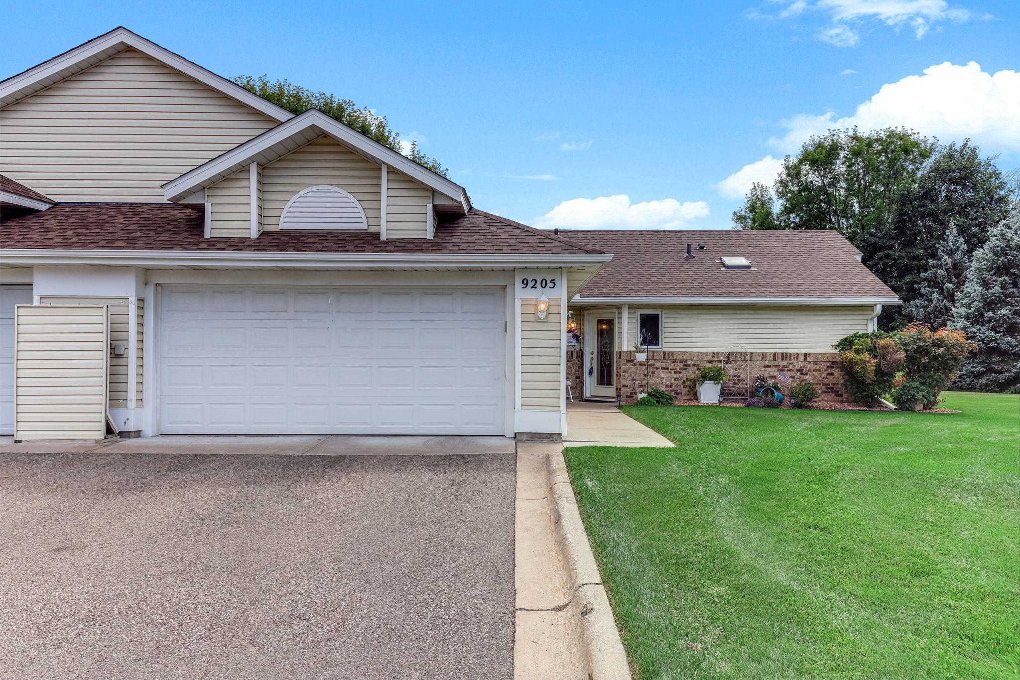 9205 Yorkshire Lane — photo