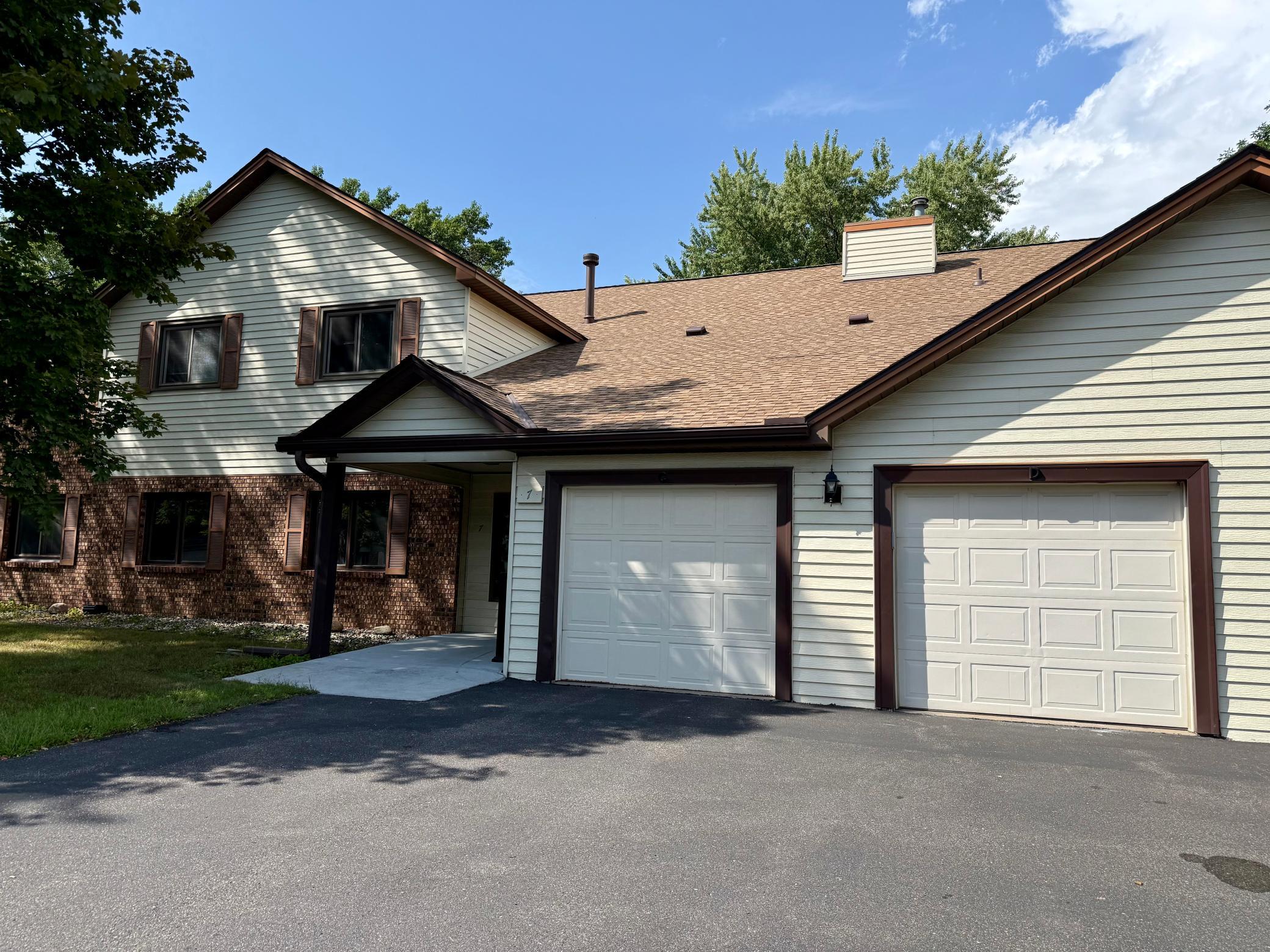 7 Crusader Avenue E D — photo