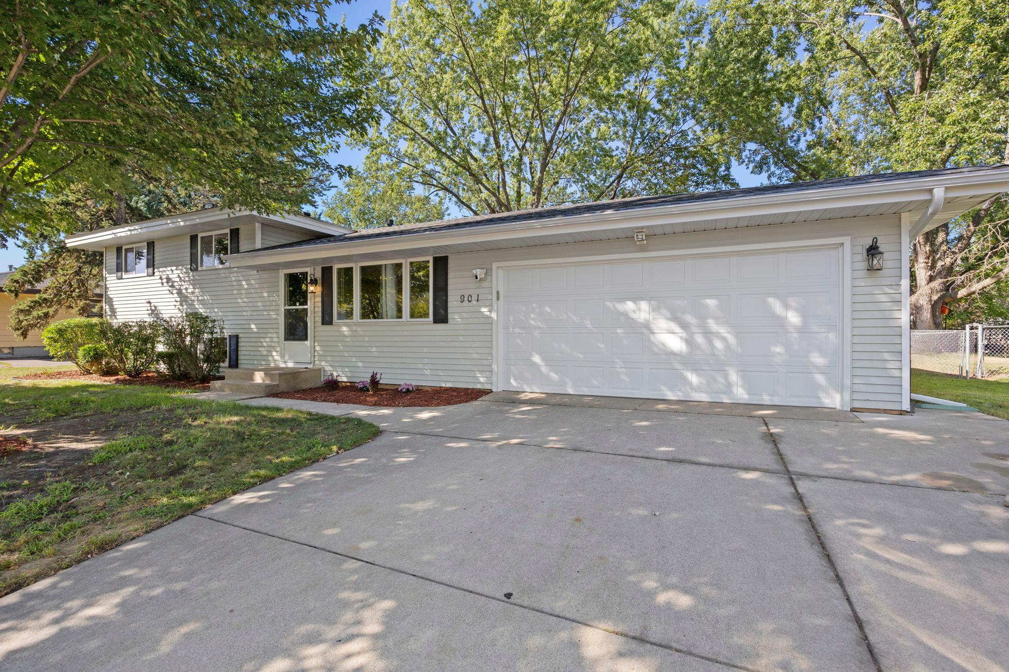 901 Sunny Lane — photo