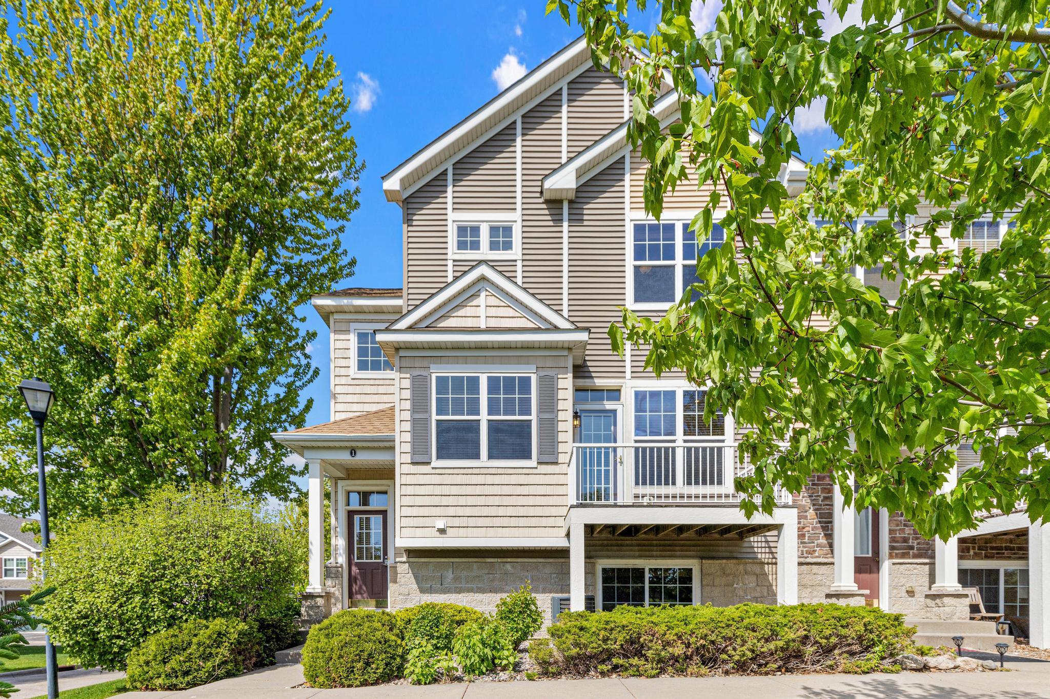 1802 Colonial Lane 1 — photo
