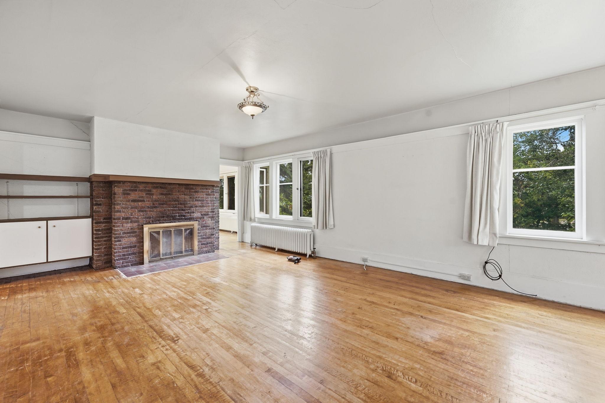 2114 E 2nd Street, Duluth, MN 55812 — photo 2