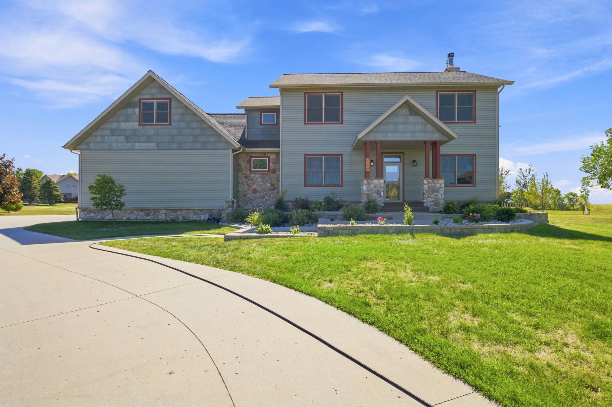 7107 Maple Lane — photo
