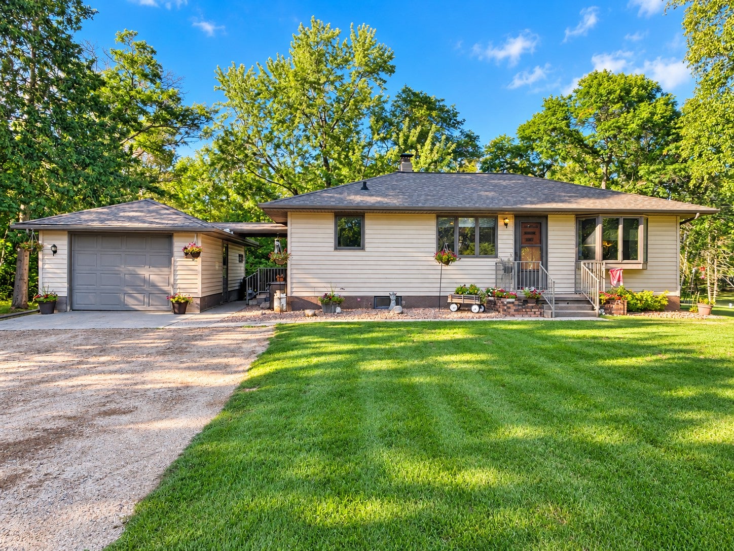 14472 Stocking Lake Road — photo