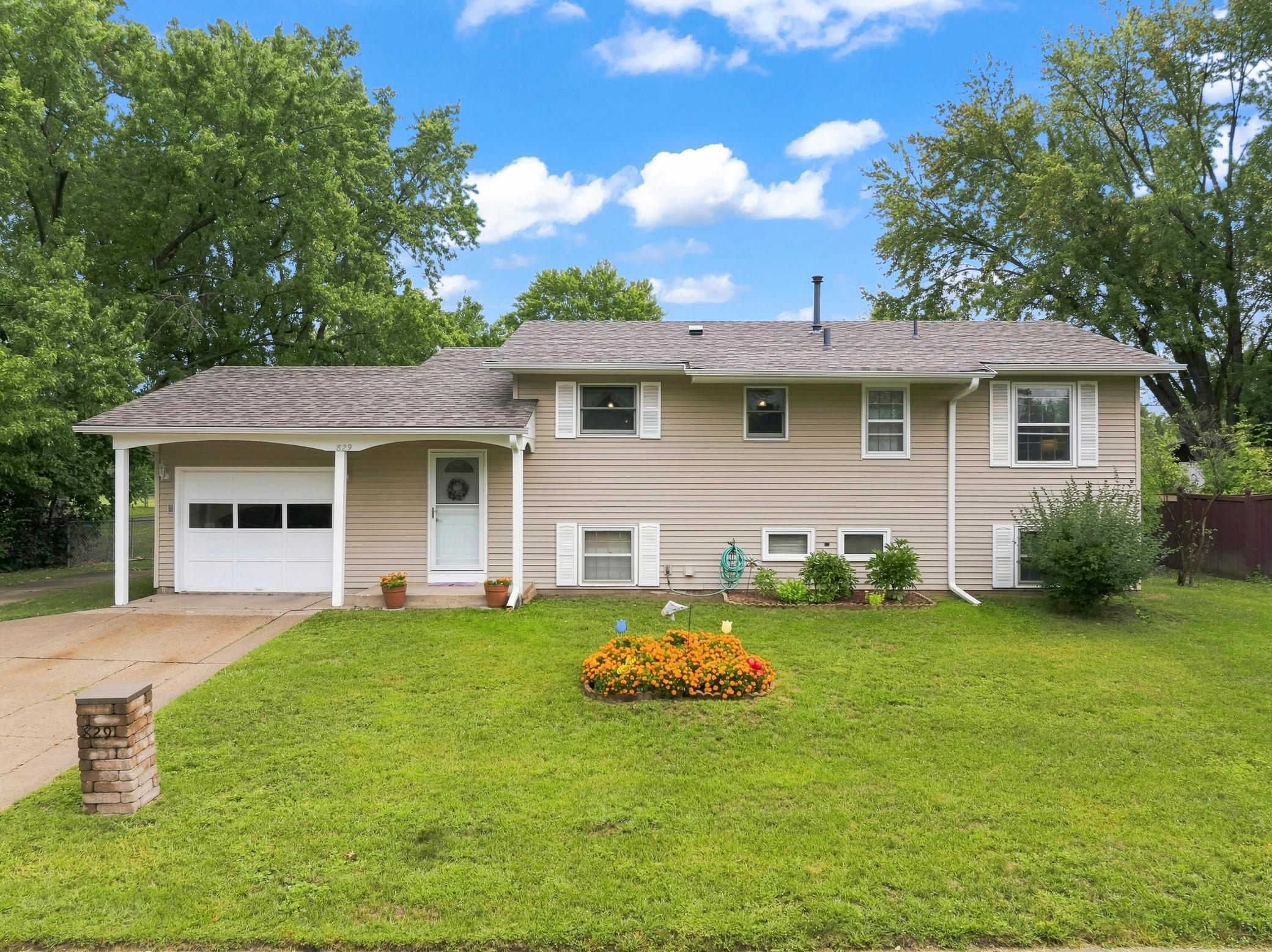 829 Oriole Drive — photo