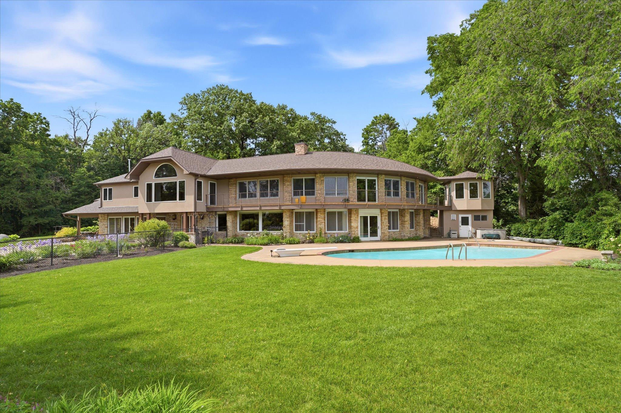 10129 Eden Prairie Road — photo