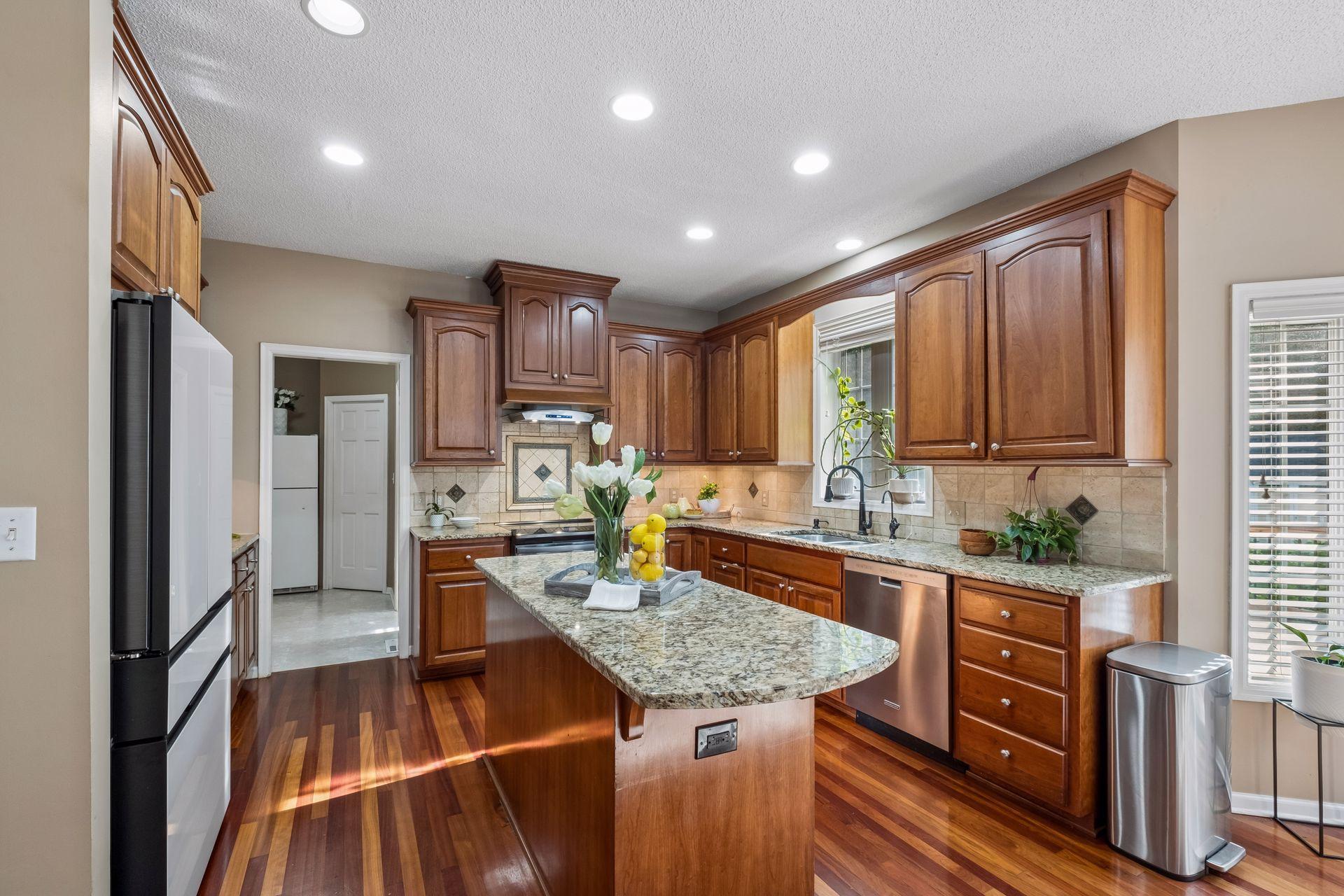 15016 Viewcrest Lane — photo