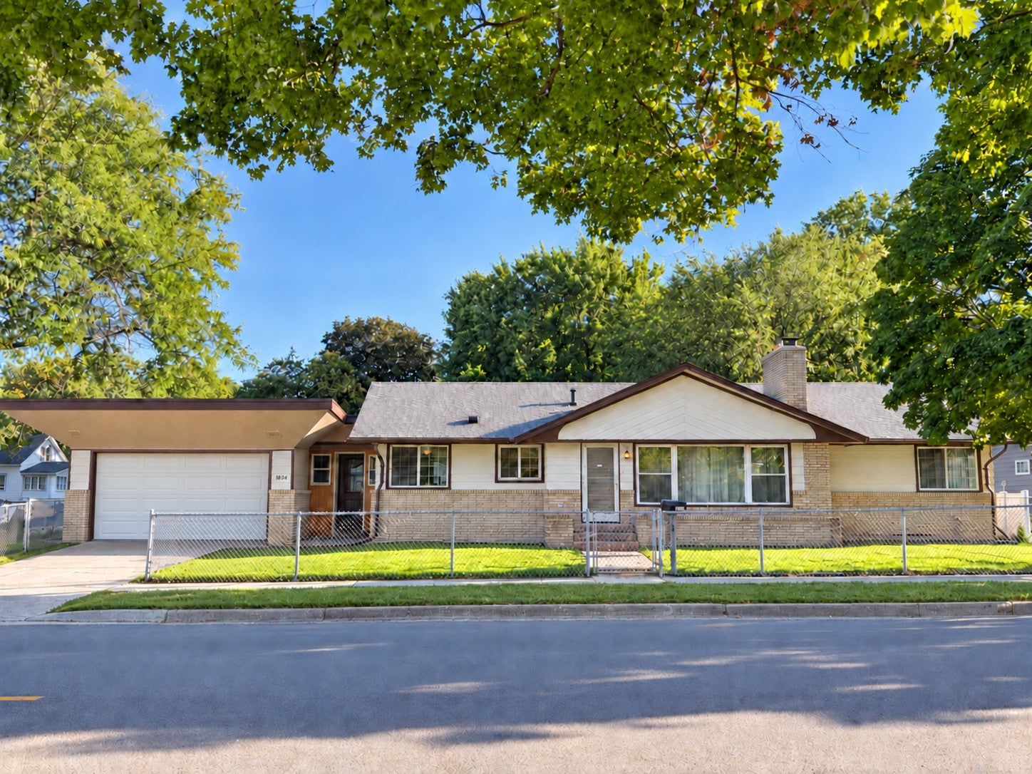 1894 Minnehaha Avenue E — photo