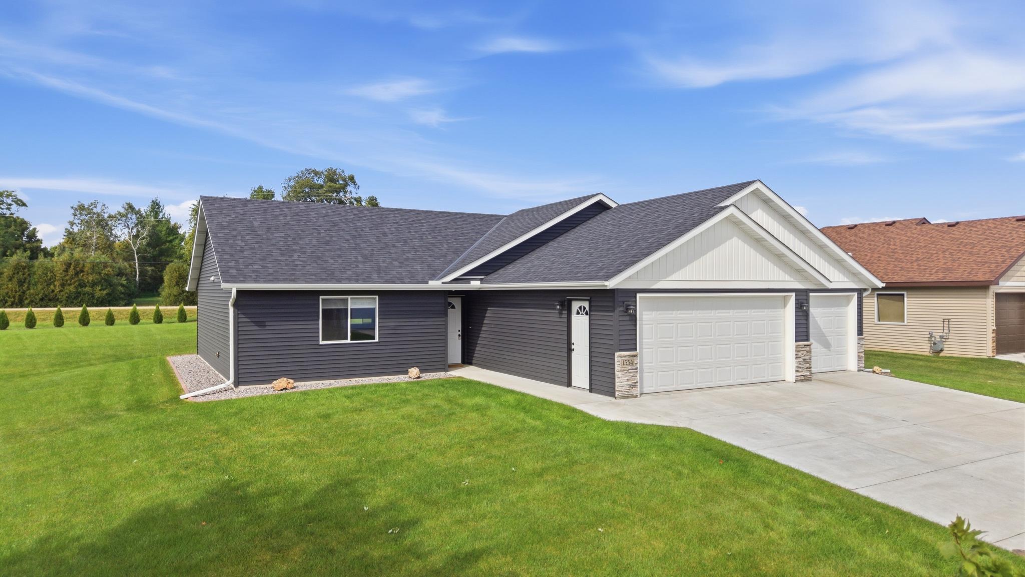 1554 Gray Fox Drive NE — photo