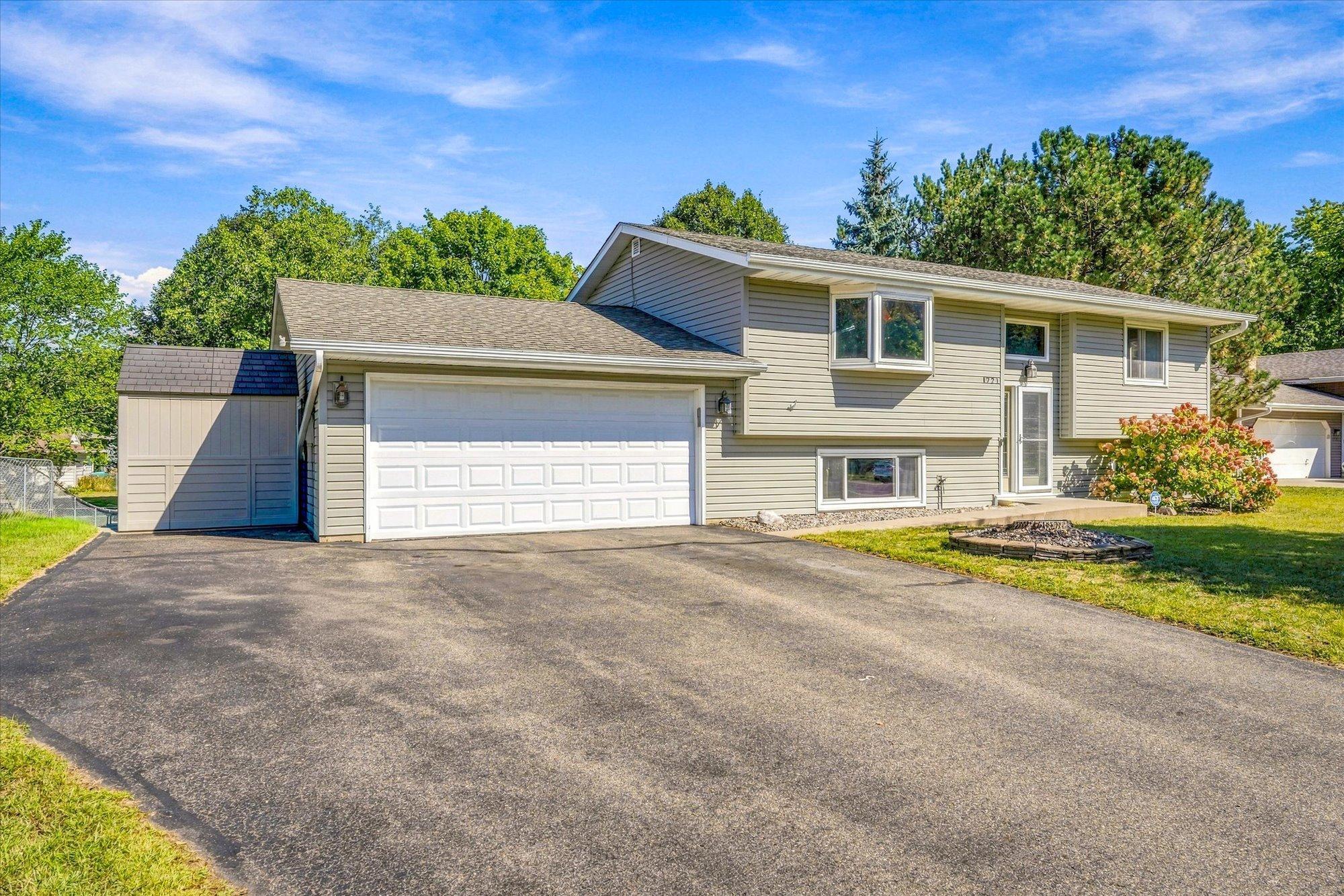 1721 Deerwood Drive — photo