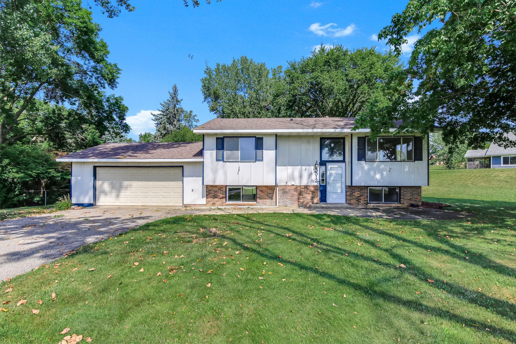 5512 Woodside Road SE — photo