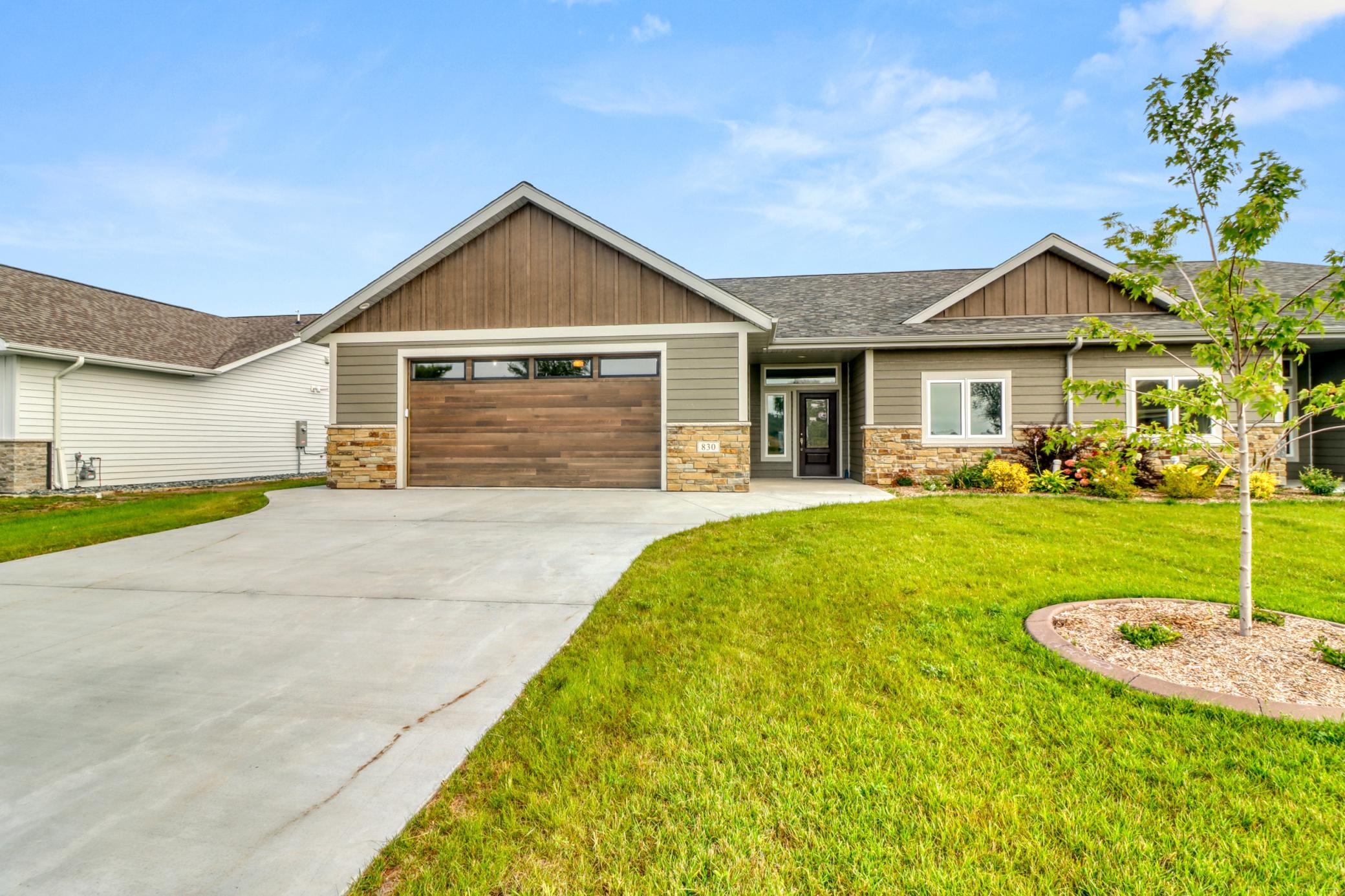 830 Lake Forest Circle — photo