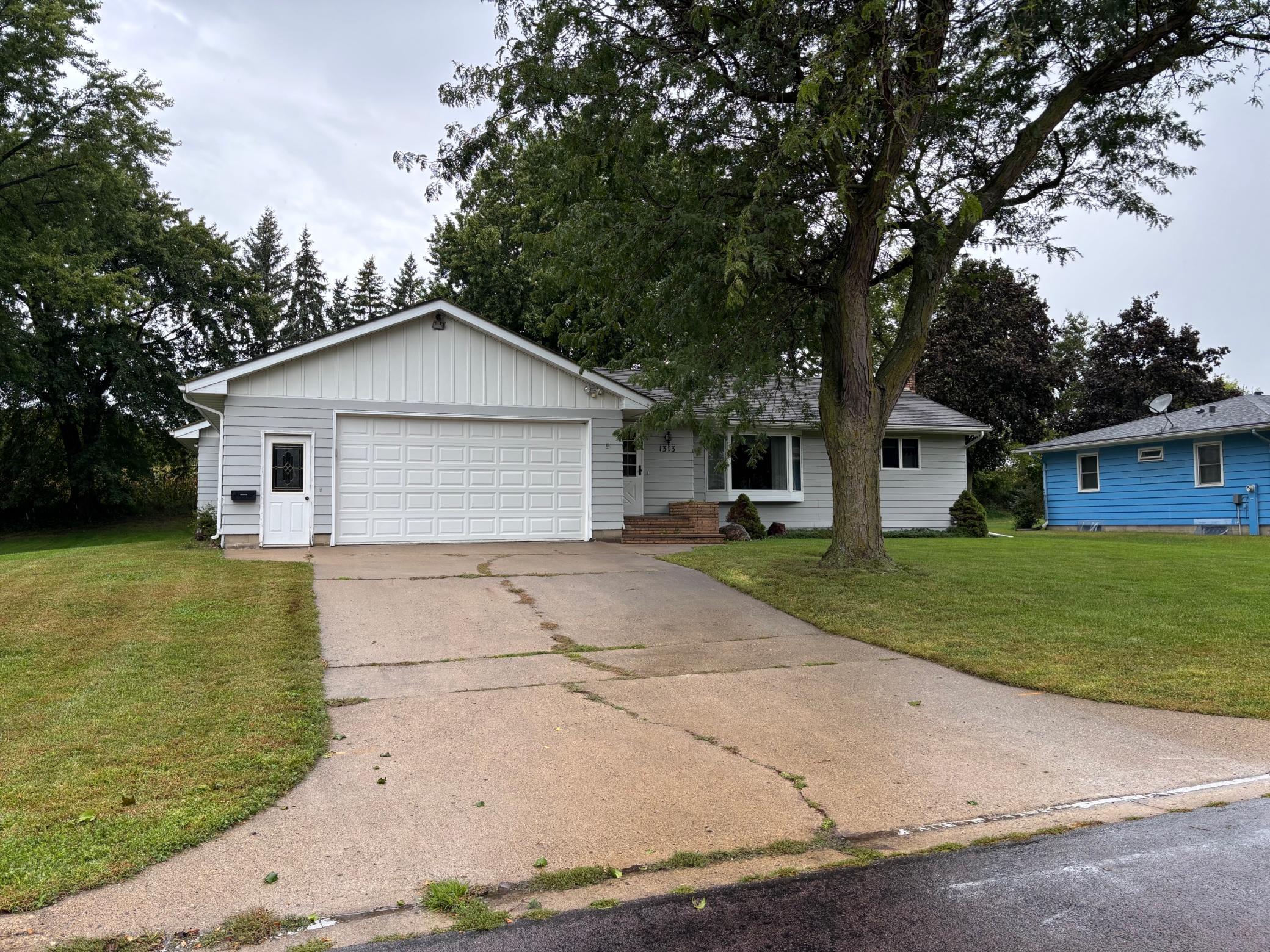 1313 Holland Street — photo