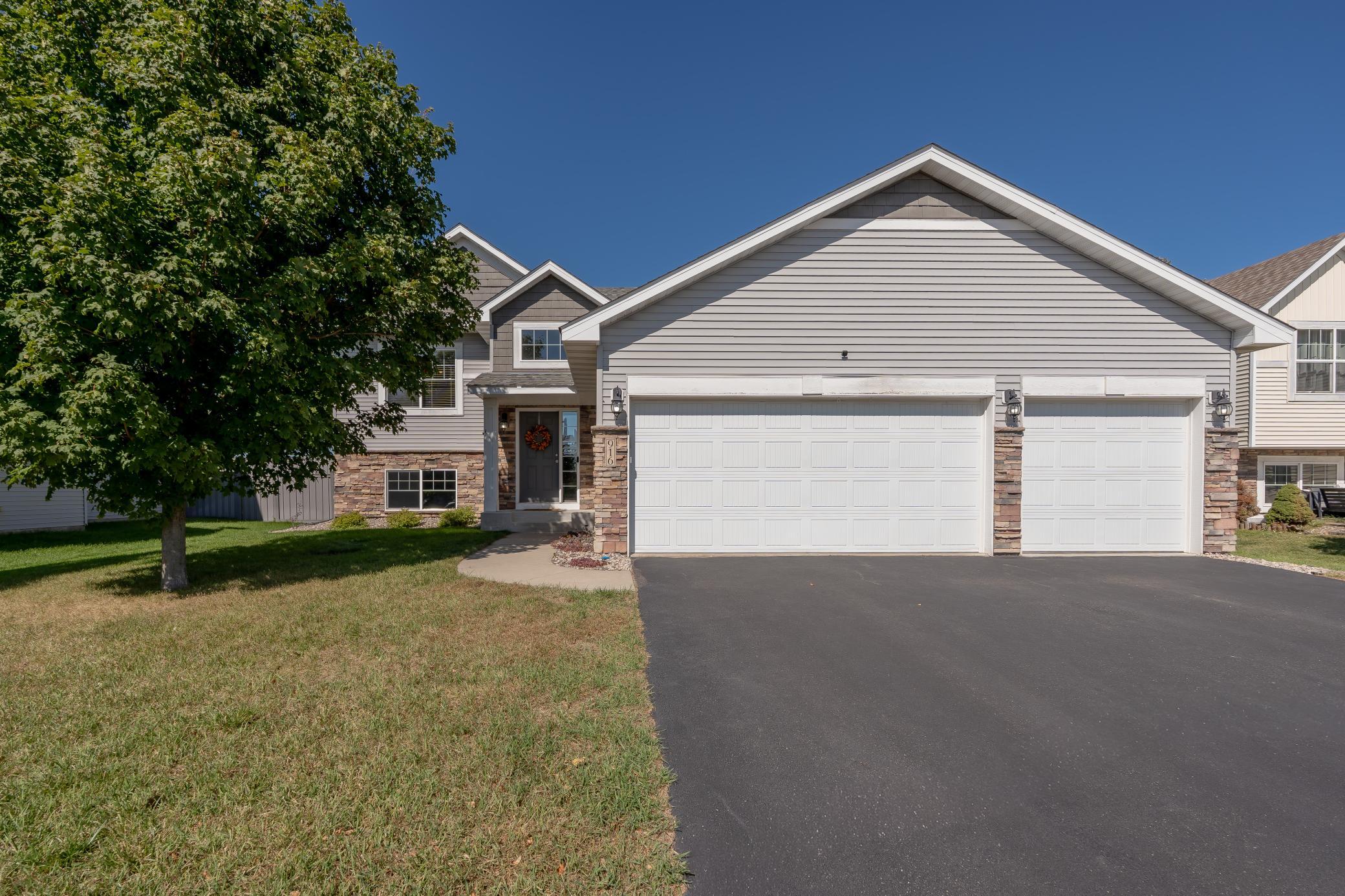 916 Forest Edge Drive — photo