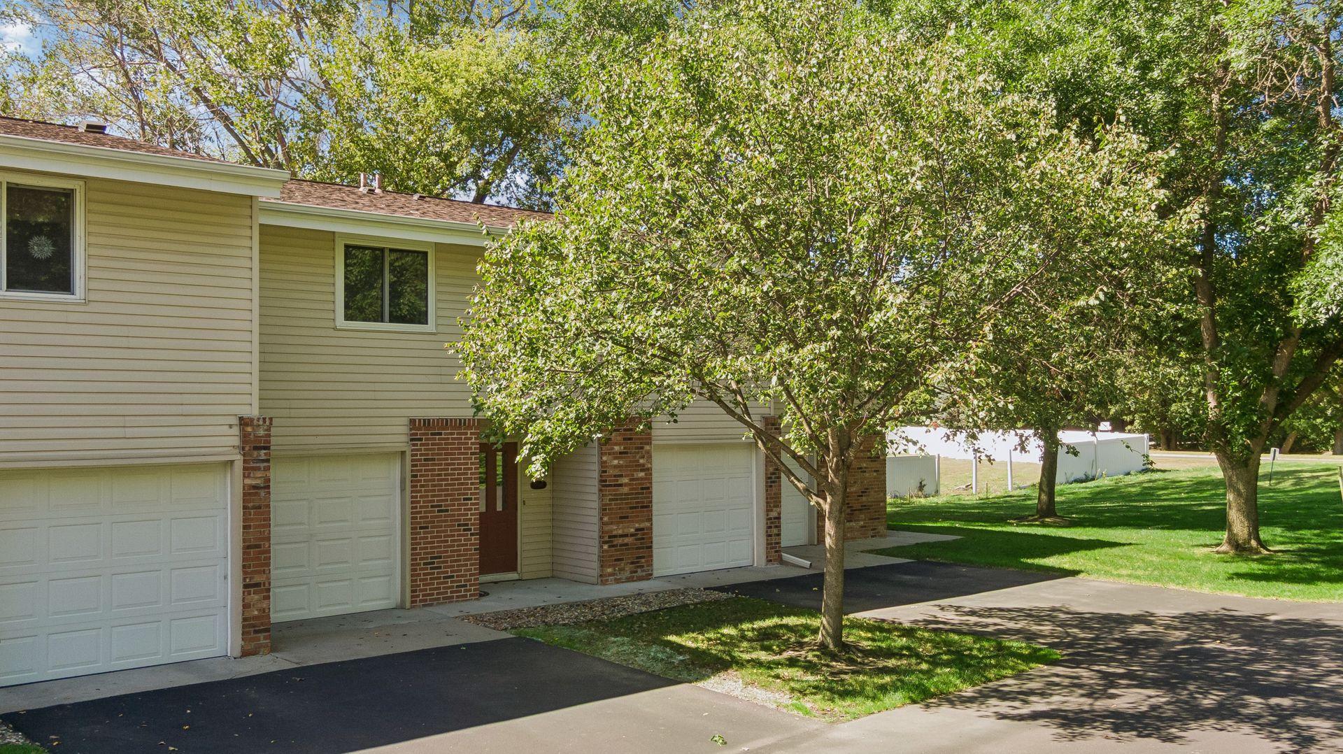 17587 Pond Circle — photo