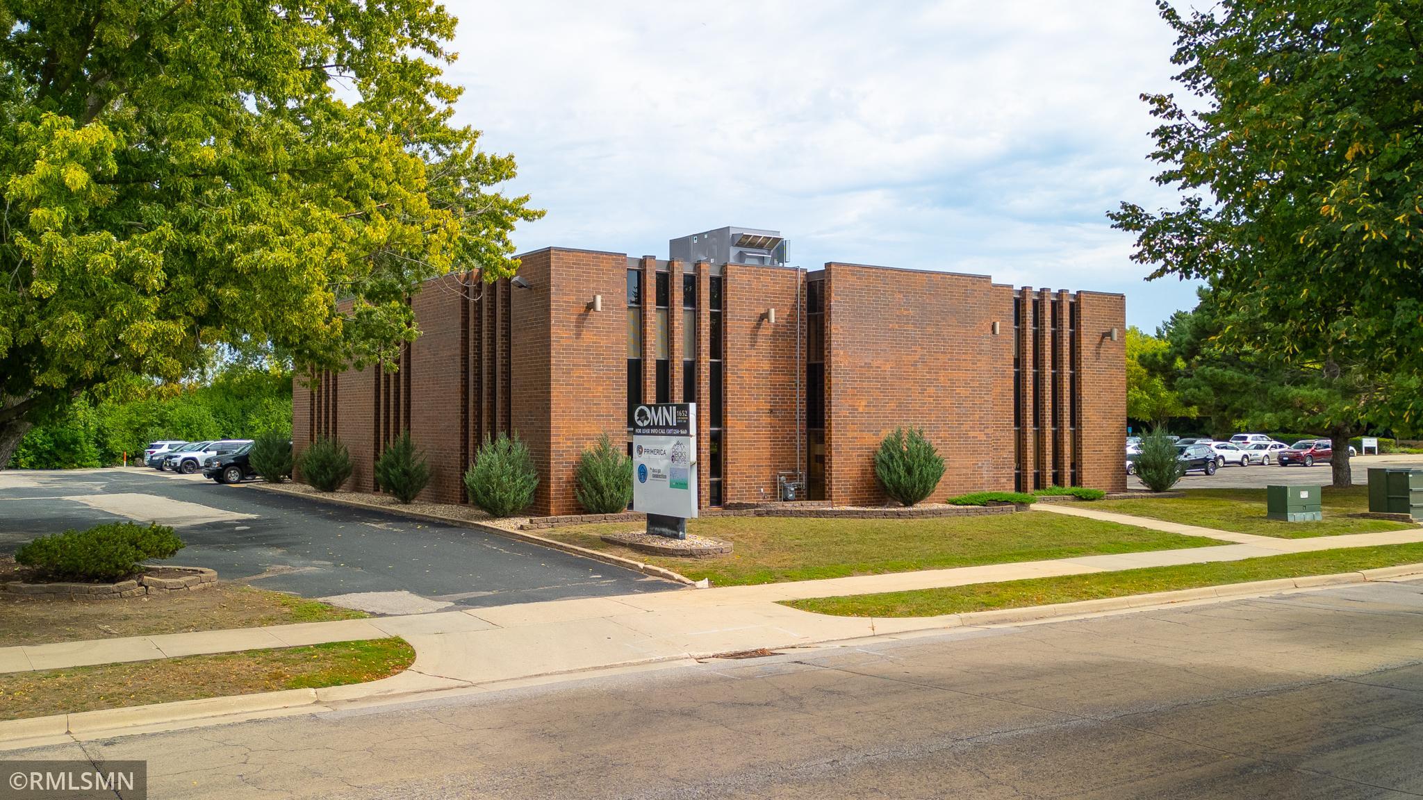 1652 Greenview Drive SW — photo