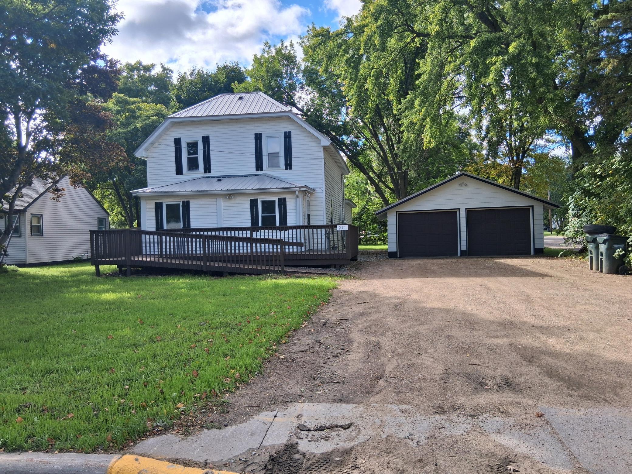 217 W Oak Street — photo