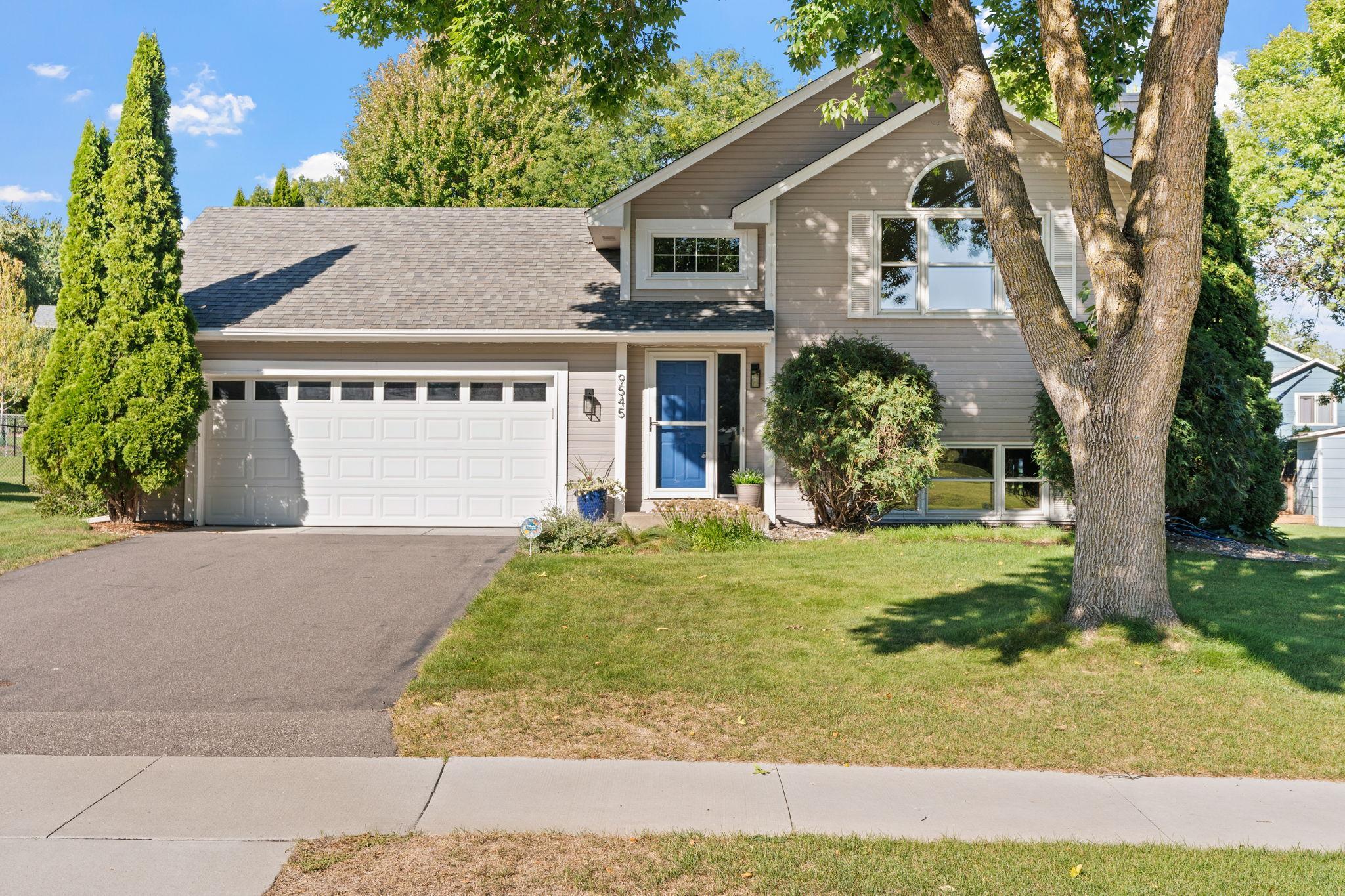 9545 Hillside Drive — photo