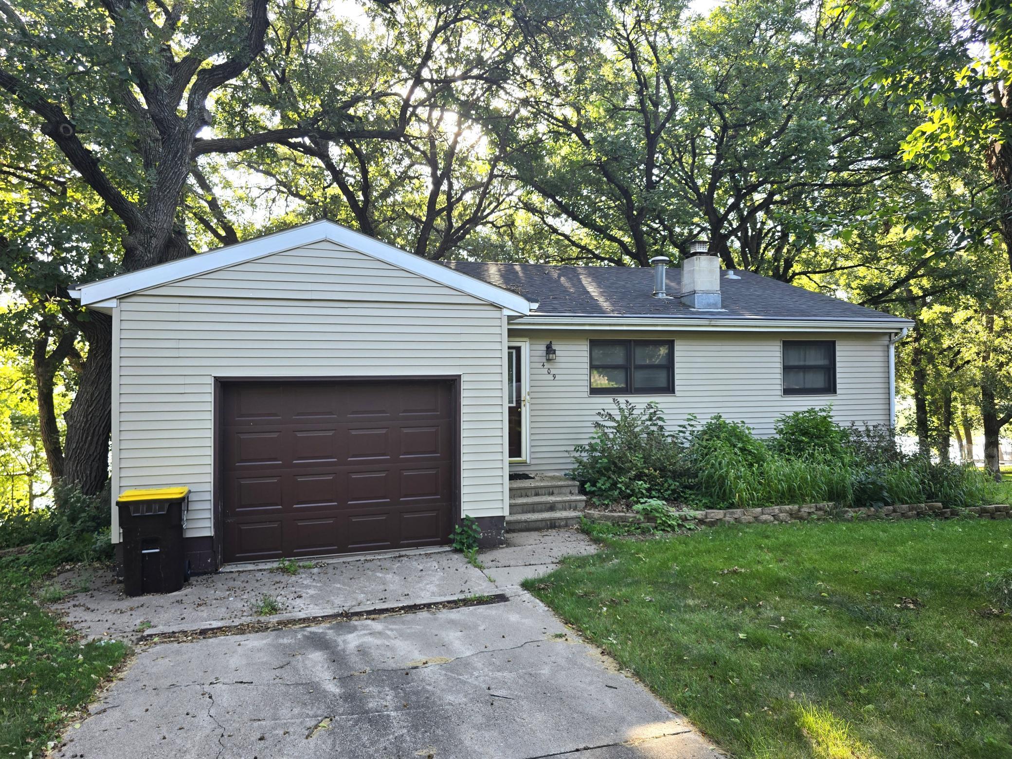 409 W Amber Lake Drive W — photo
