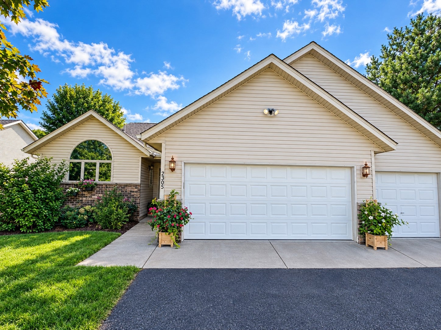 2305 Pepper Ridge Lane — photo