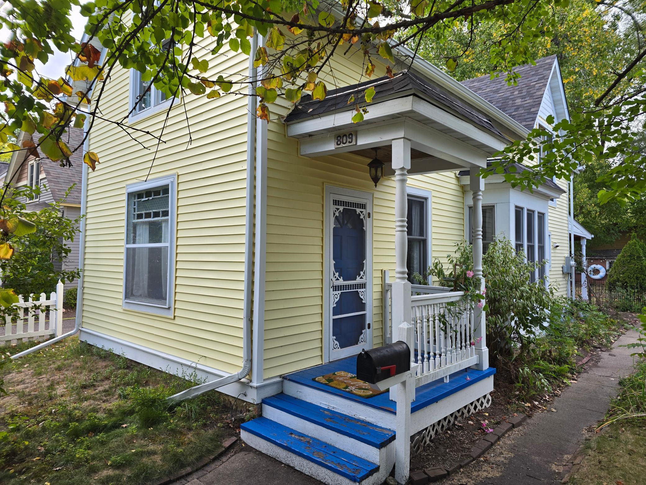 809 Oak Street — photo