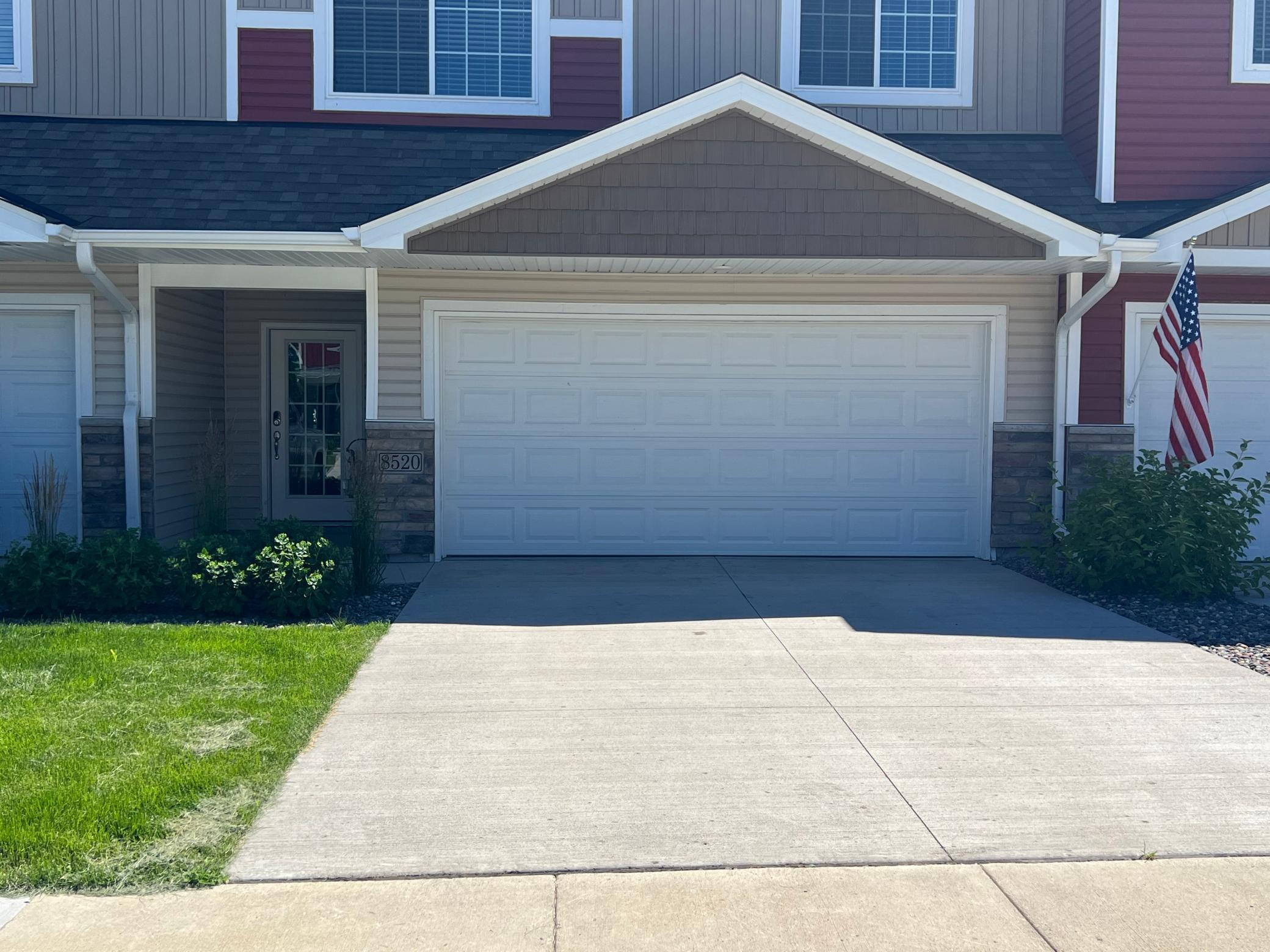 8520 Gateway Circle — photo