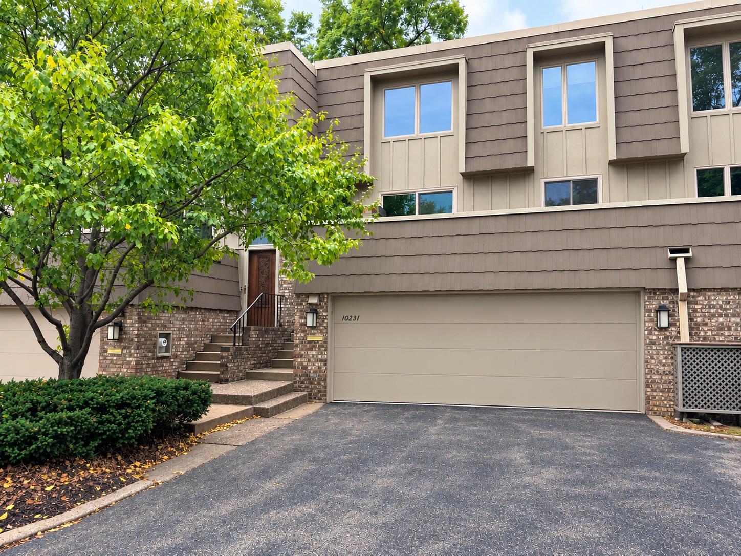 10251 Berkshire Road — photo