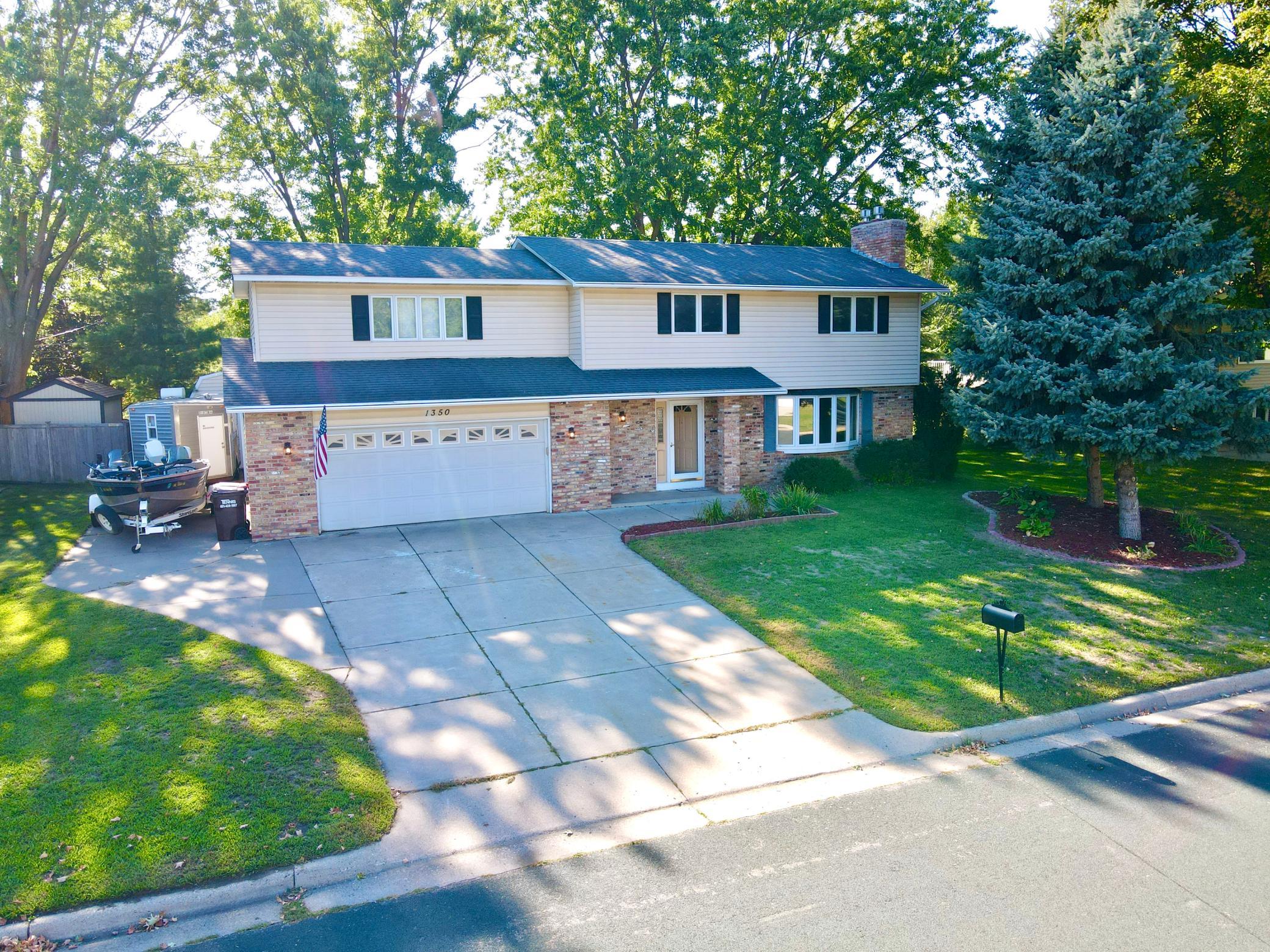 1350 Hillside Street — photo