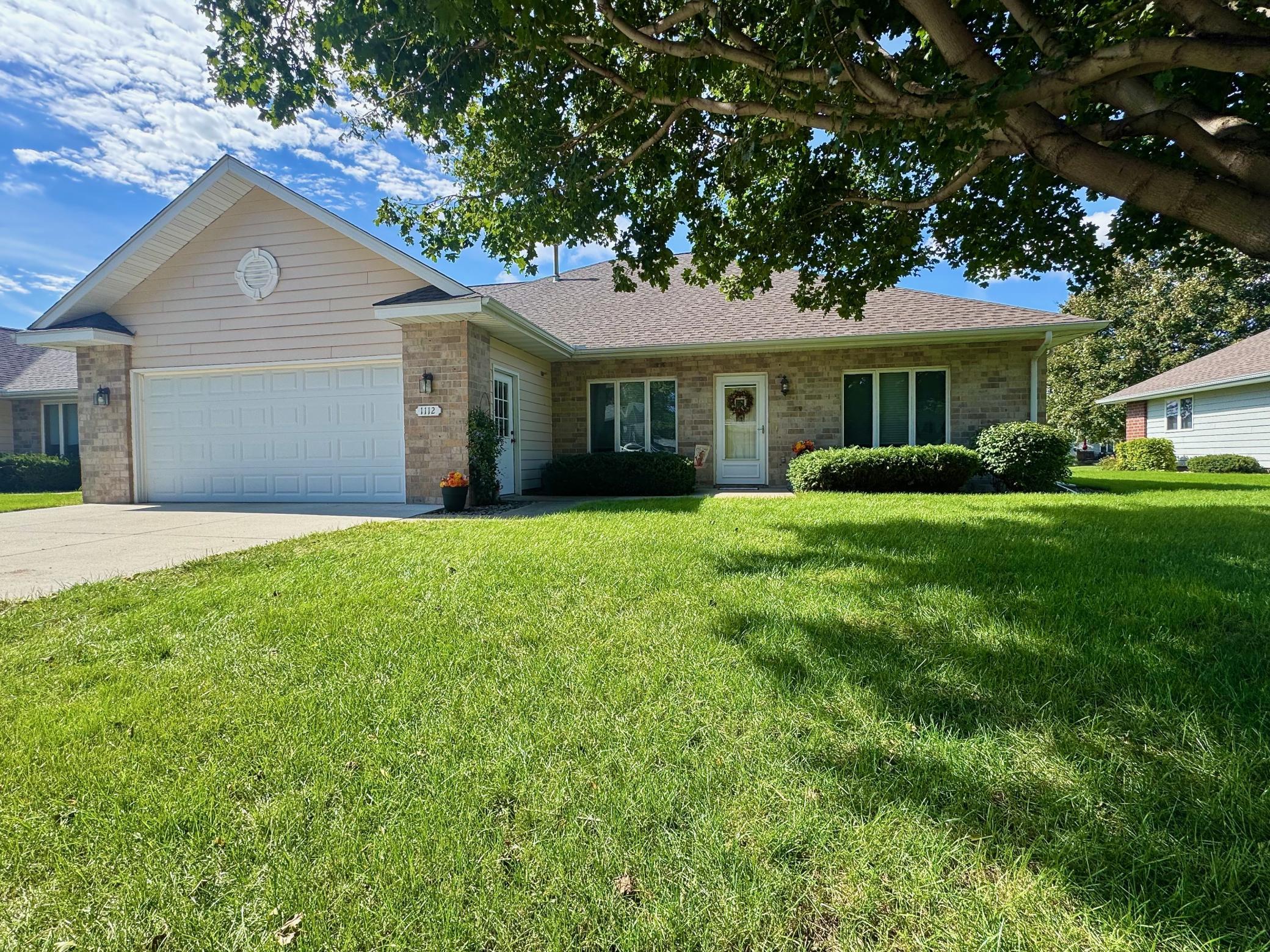 1112 Travis Road — photo