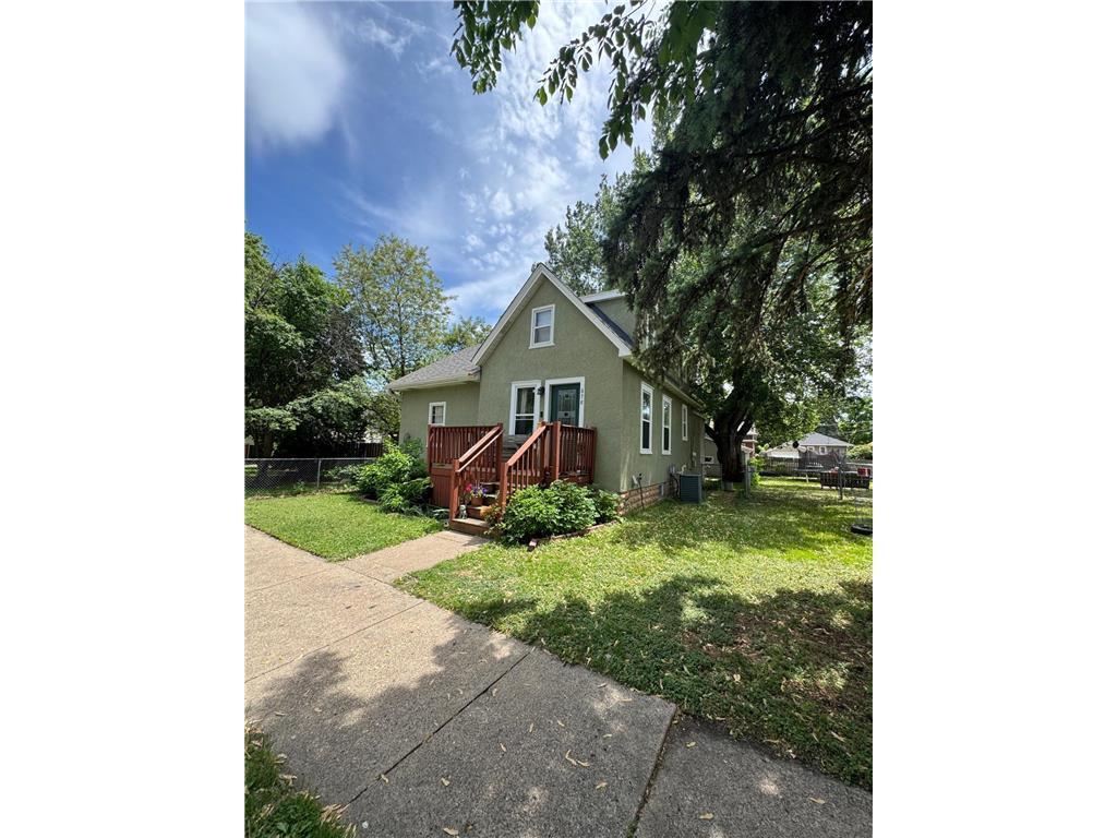 878 Monroe Court — photo
