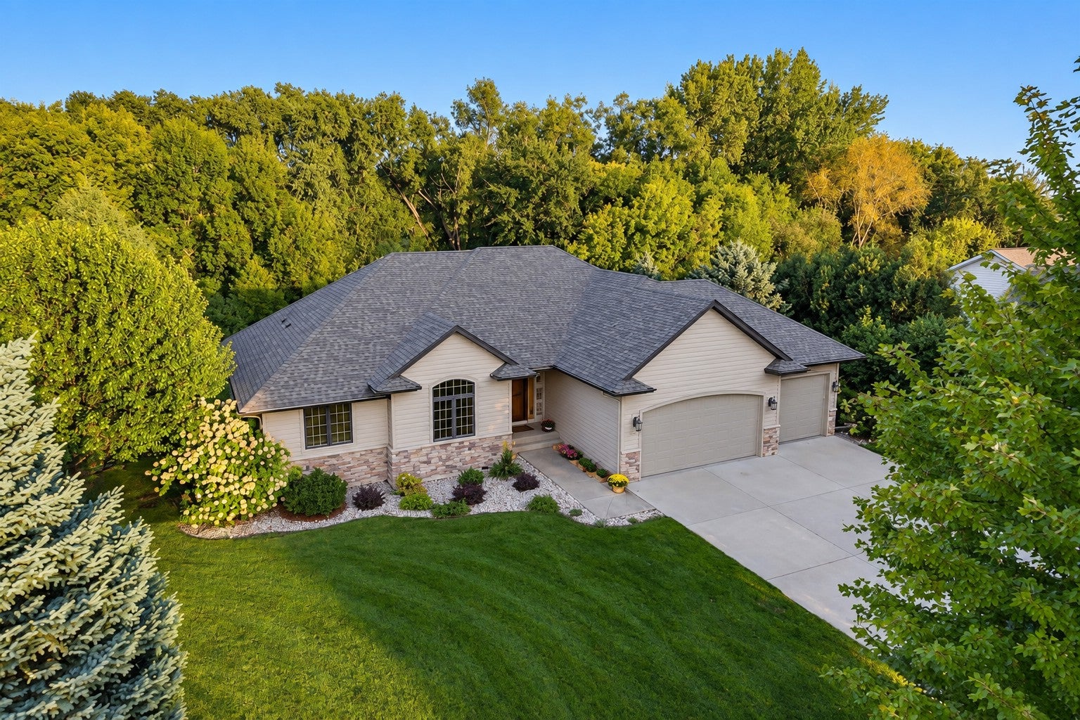 44229 Willow Road — photo