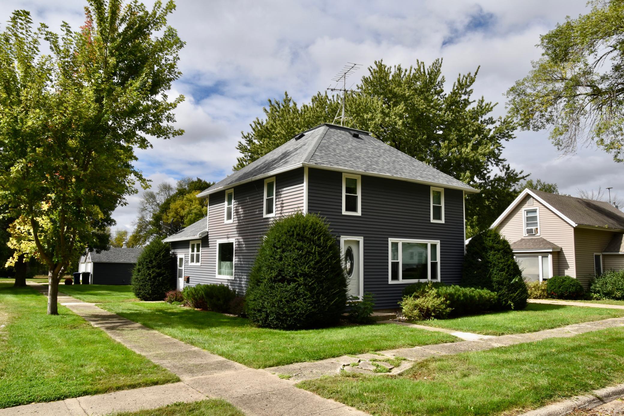 1069 Pine Street, Ocheyedan, IA 51354