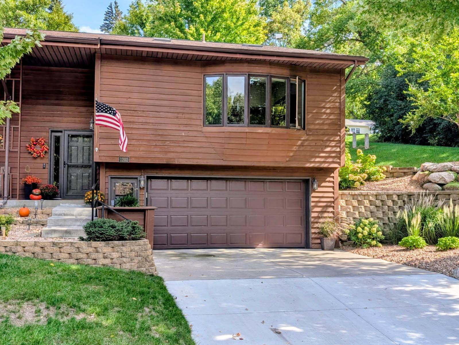1202 Oak Drive — photo