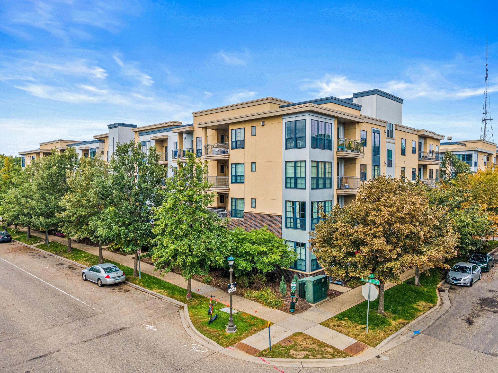 2565 Franklin Avenue 307 — photo