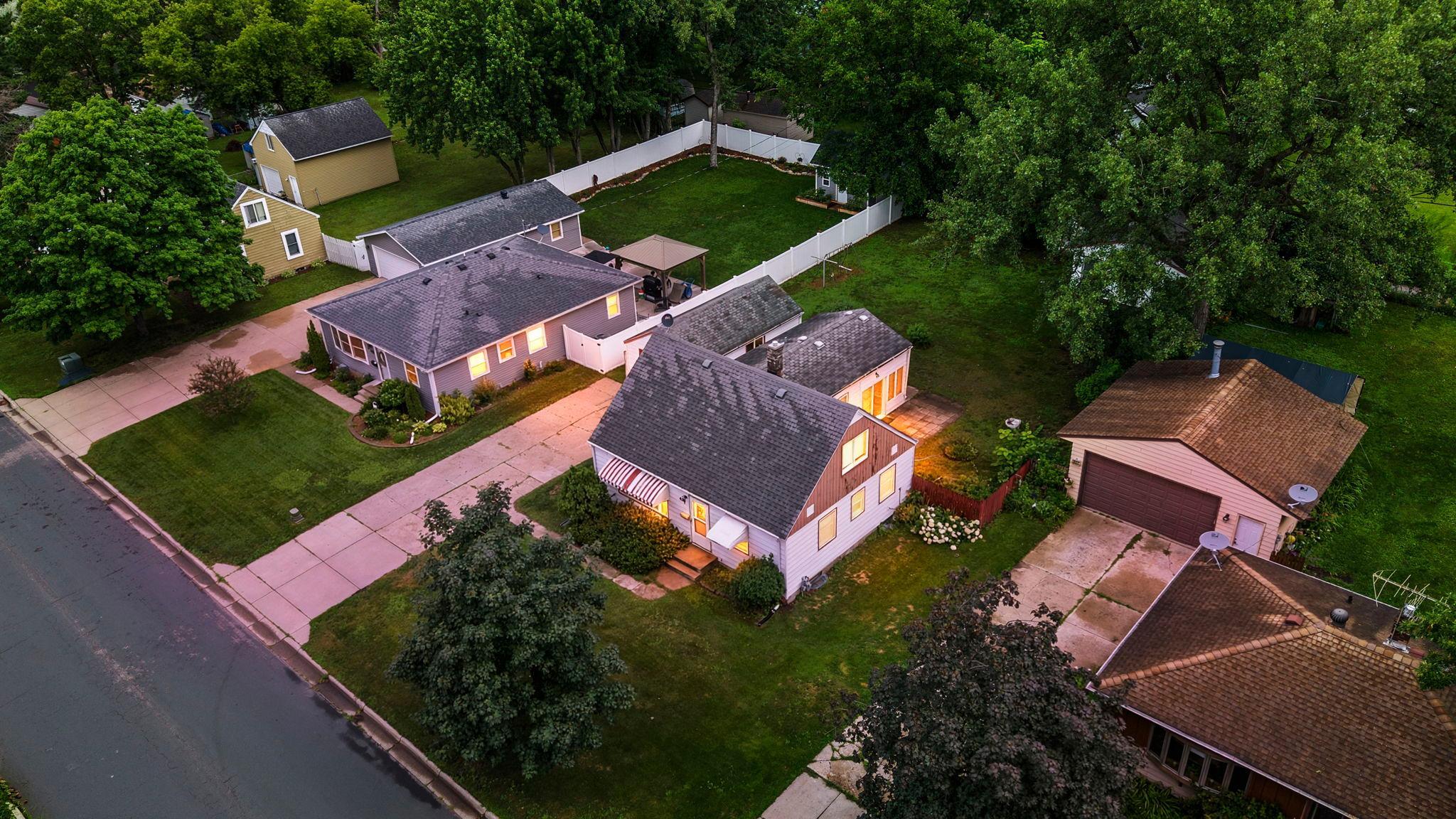 823 Oakwood Drive — photo