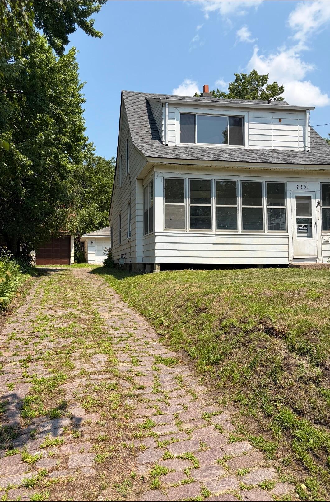 2301 Cole Avenue SE — photo