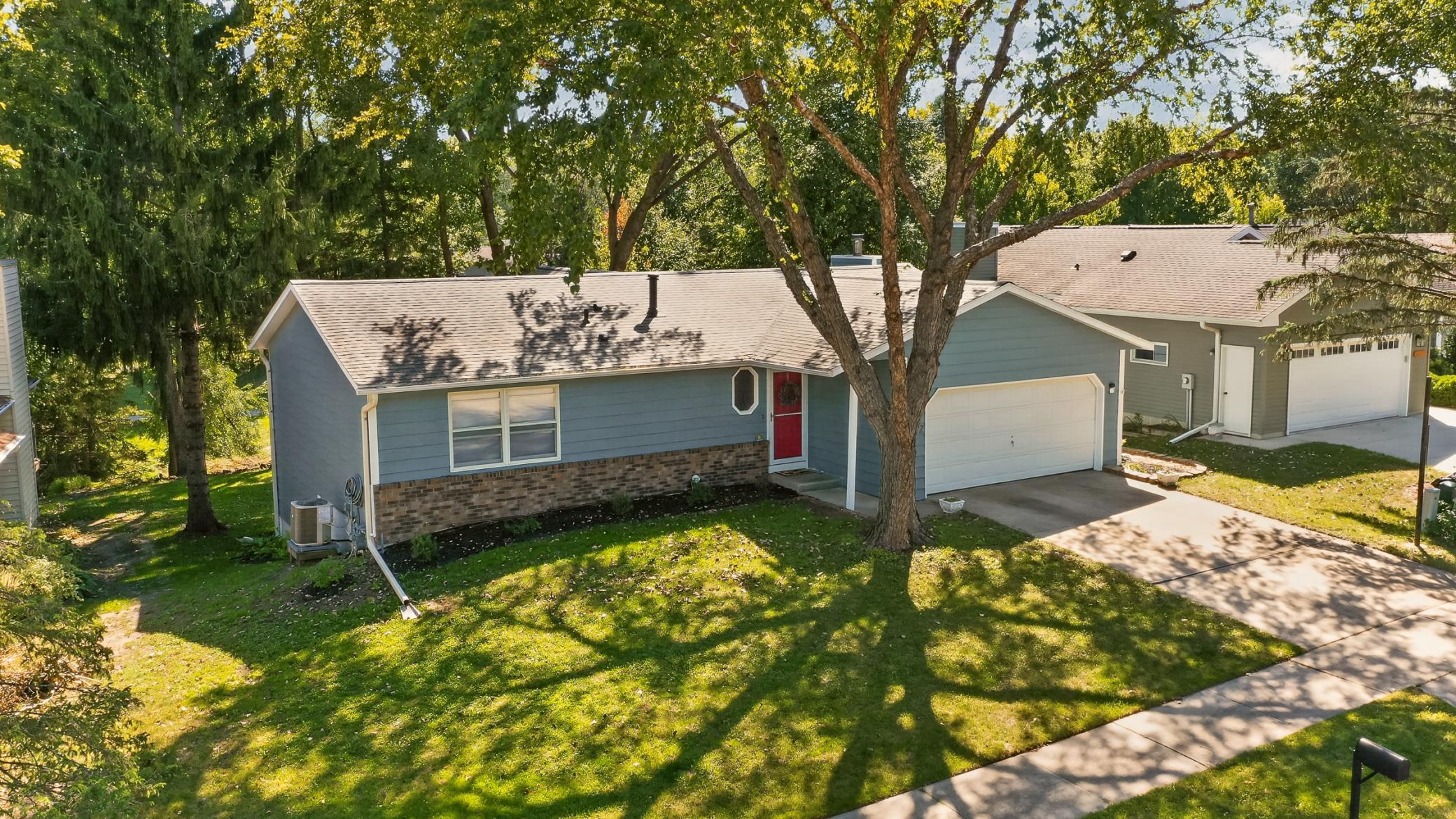 422 Chalet Drive NW — photo