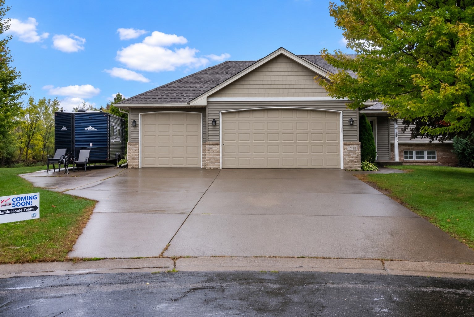 9711 Woodcrest Court — photo