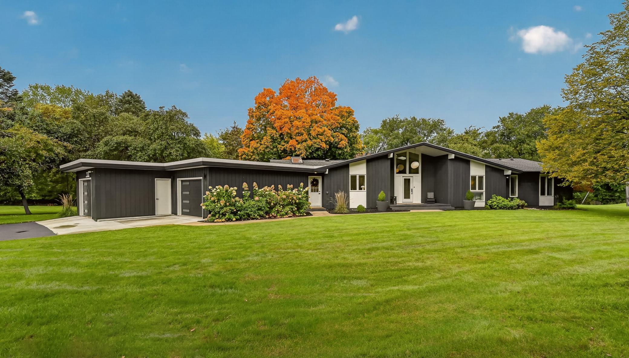 2221 Hillside Lane SW — photo