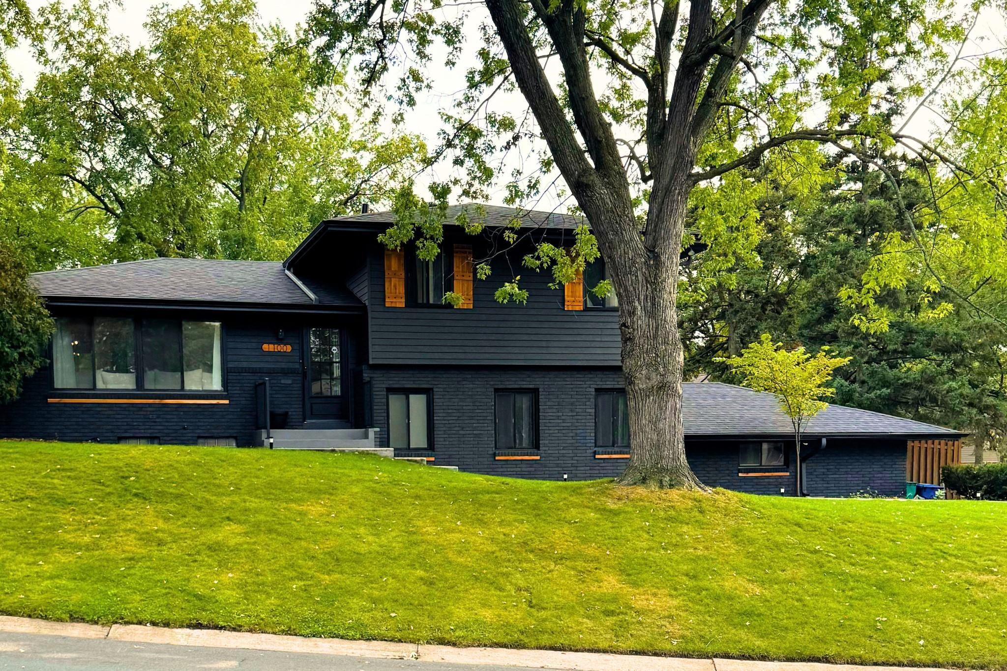 1100 Pierce Terrace NE — photo