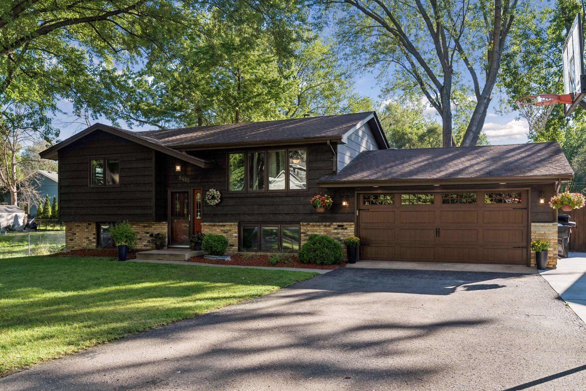 8485 Red Oak Drive — photo