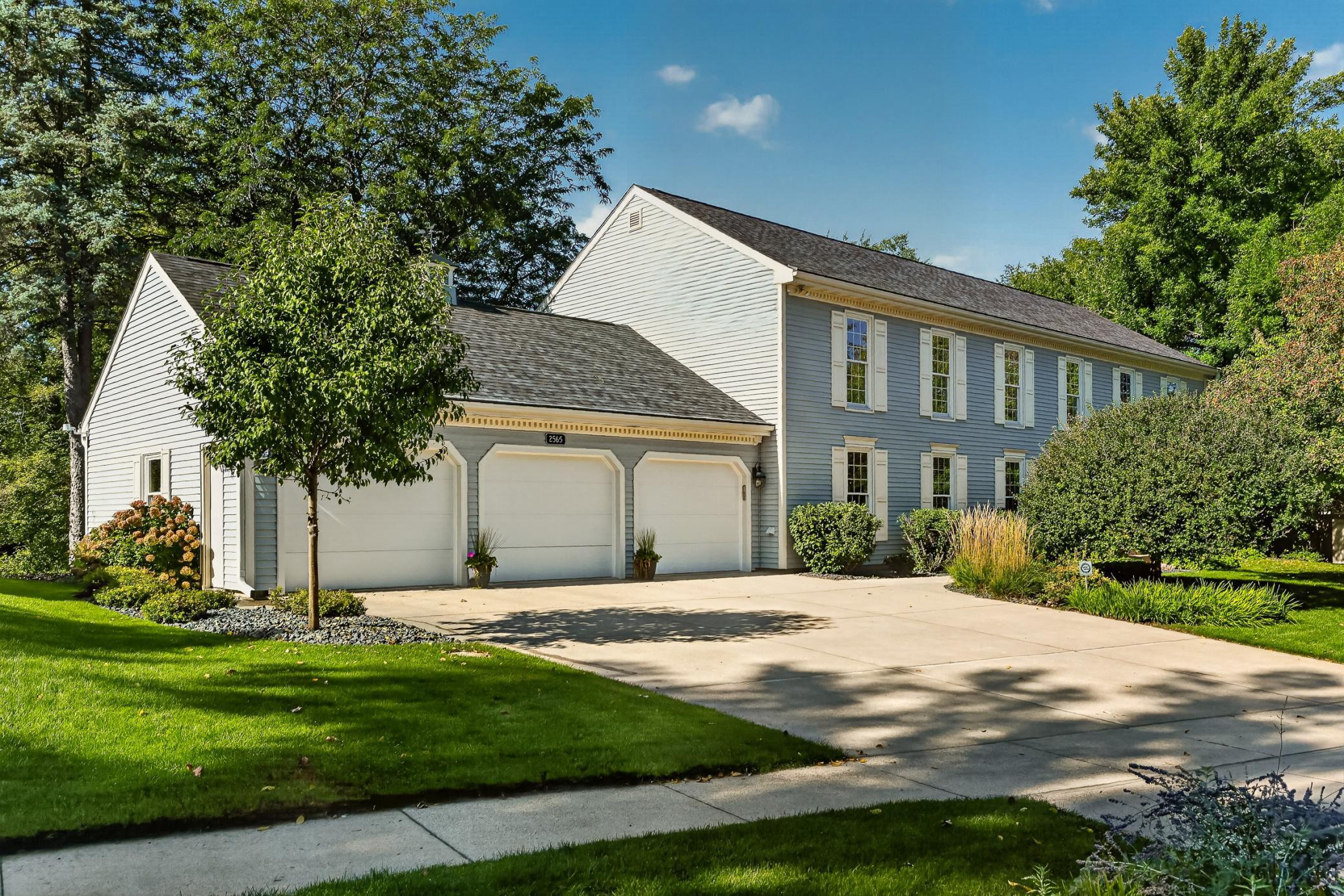 2565 Northridge Lane NE — photo