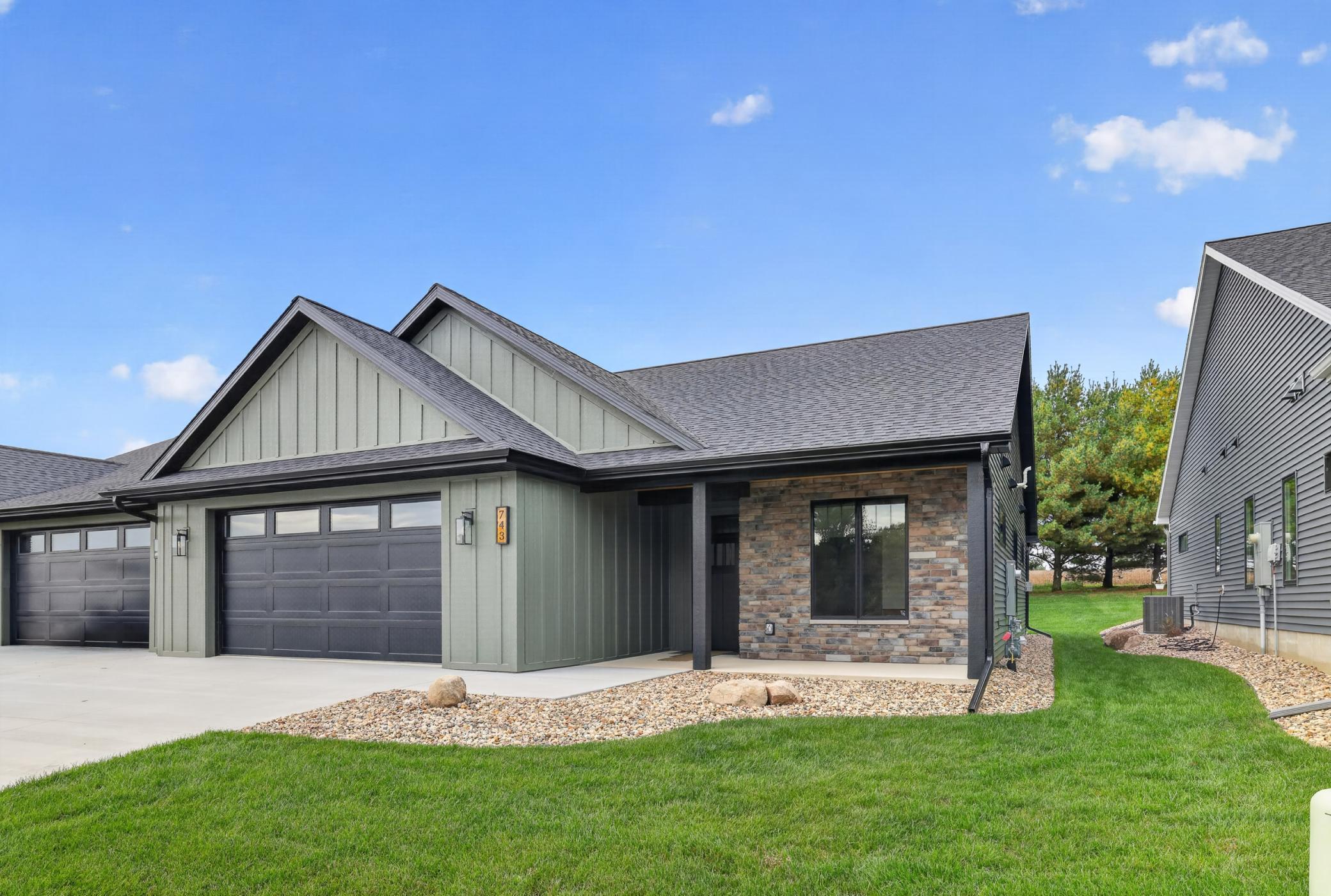 743 Kodiak Drive NW — photo